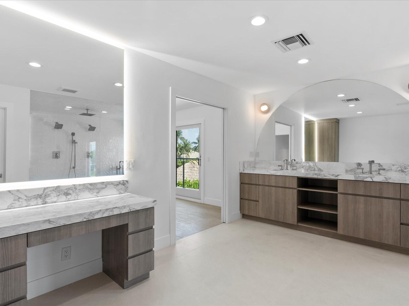 COUNTRY CLUB POINT - Residential