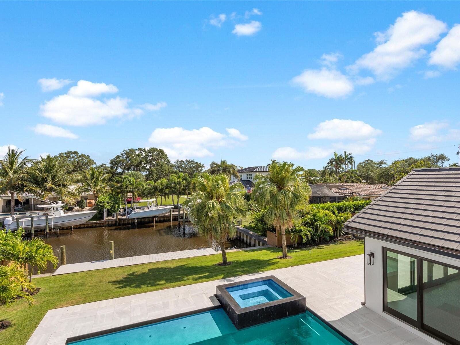 COUNTRY CLUB POINT - Residential