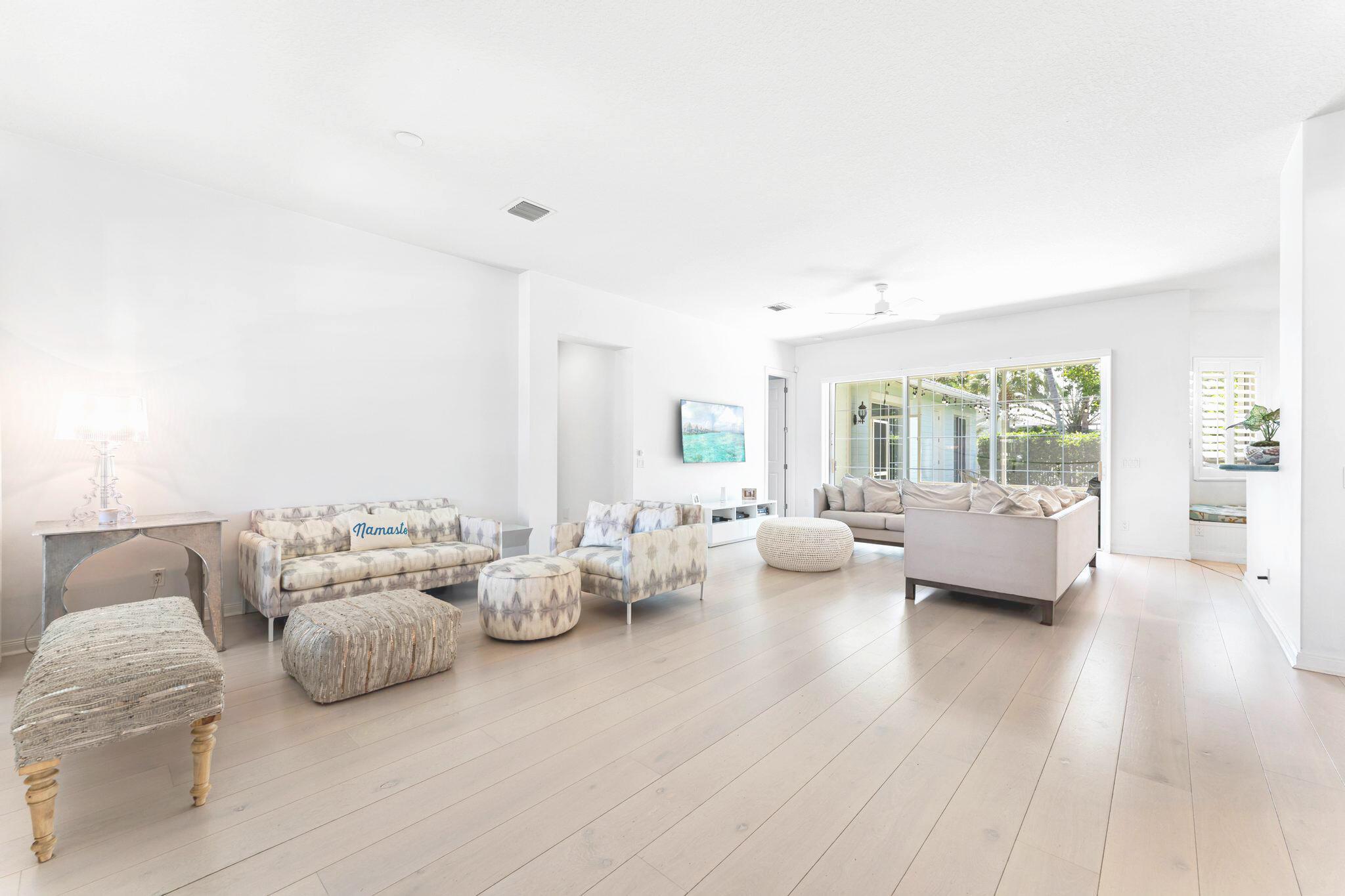 3446 W Mallory Boulevard