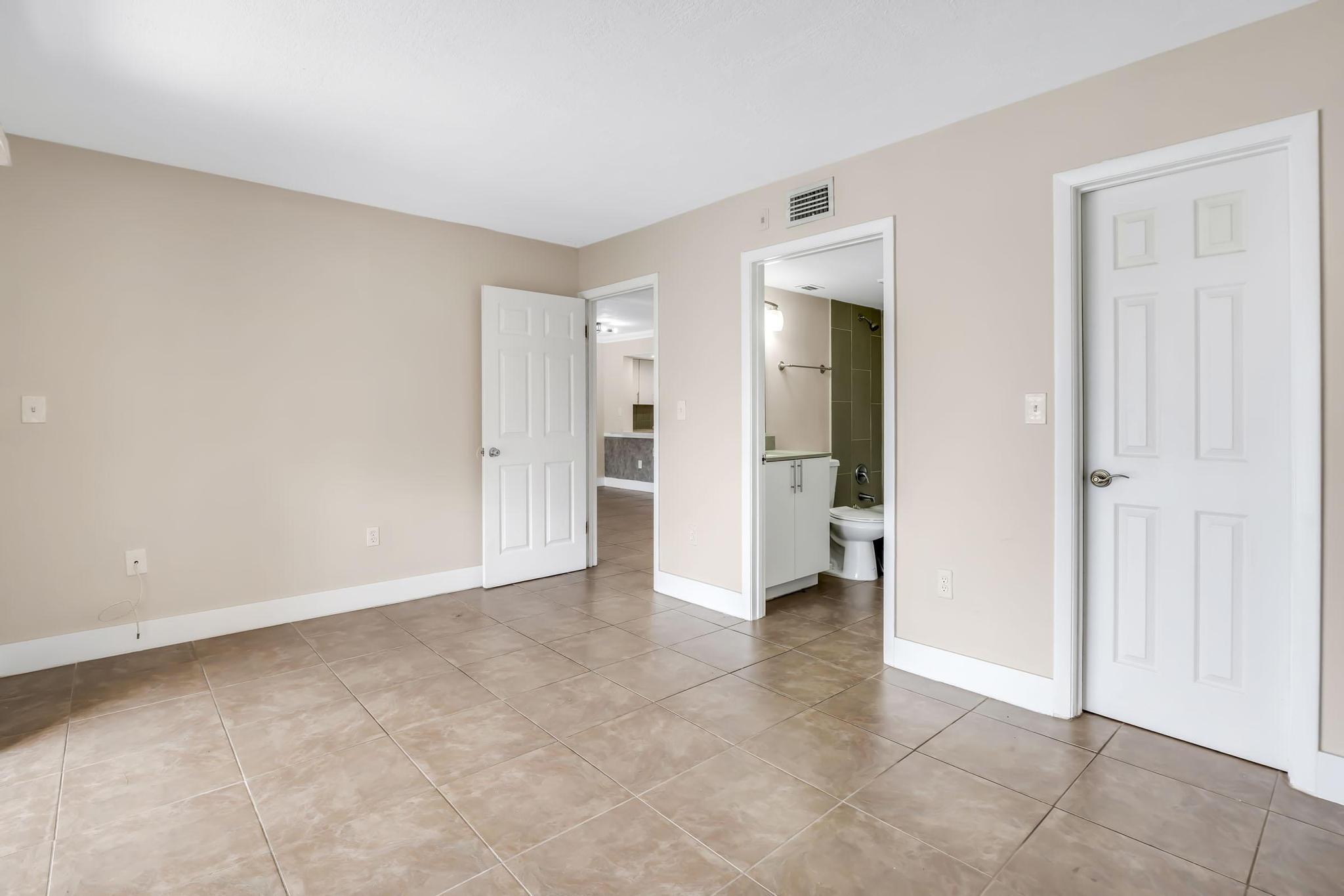 VILLAS AT LAKEVIEW CONDO - Residential Lease