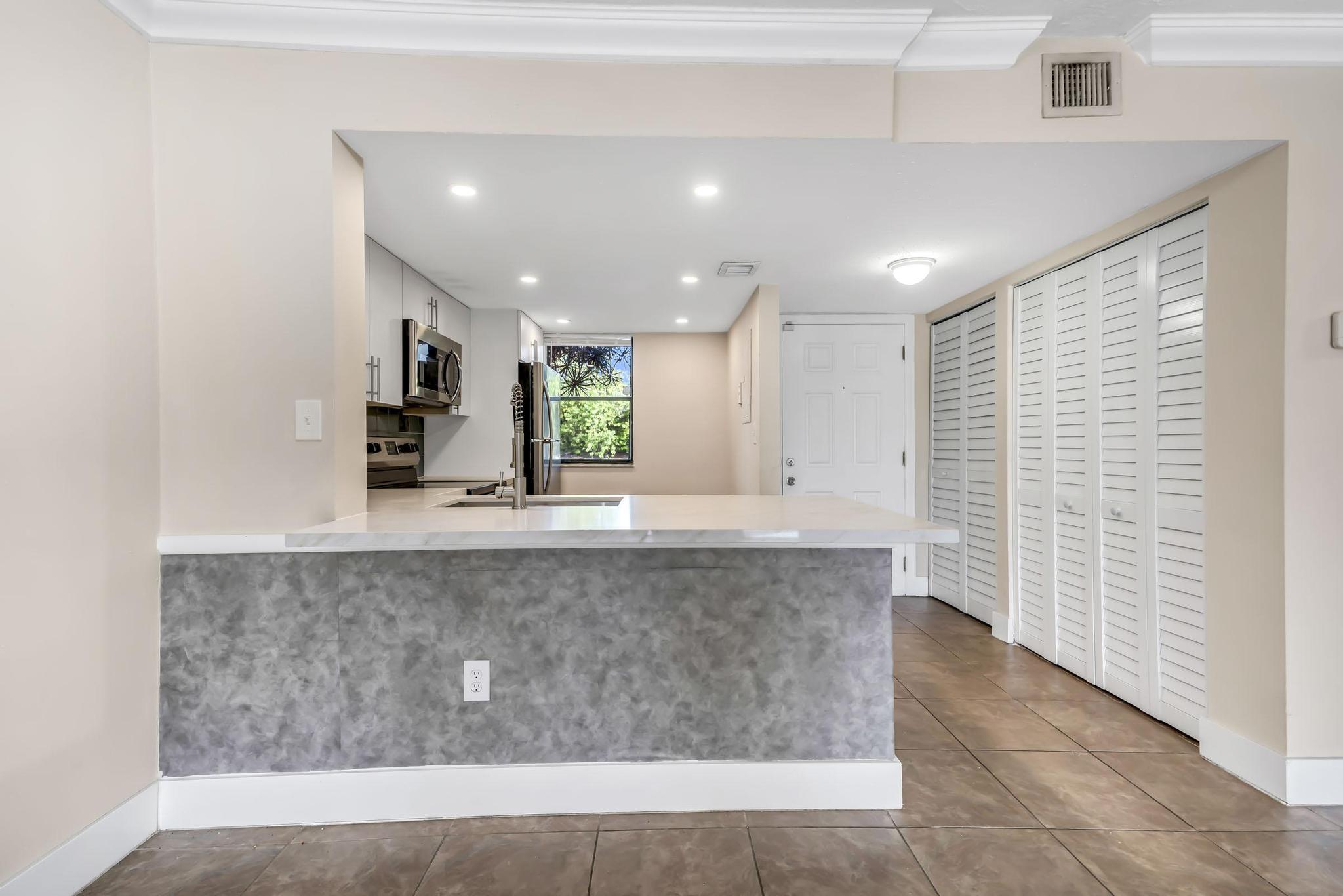 VILLAS AT LAKEVIEW CONDO - Residential Lease
