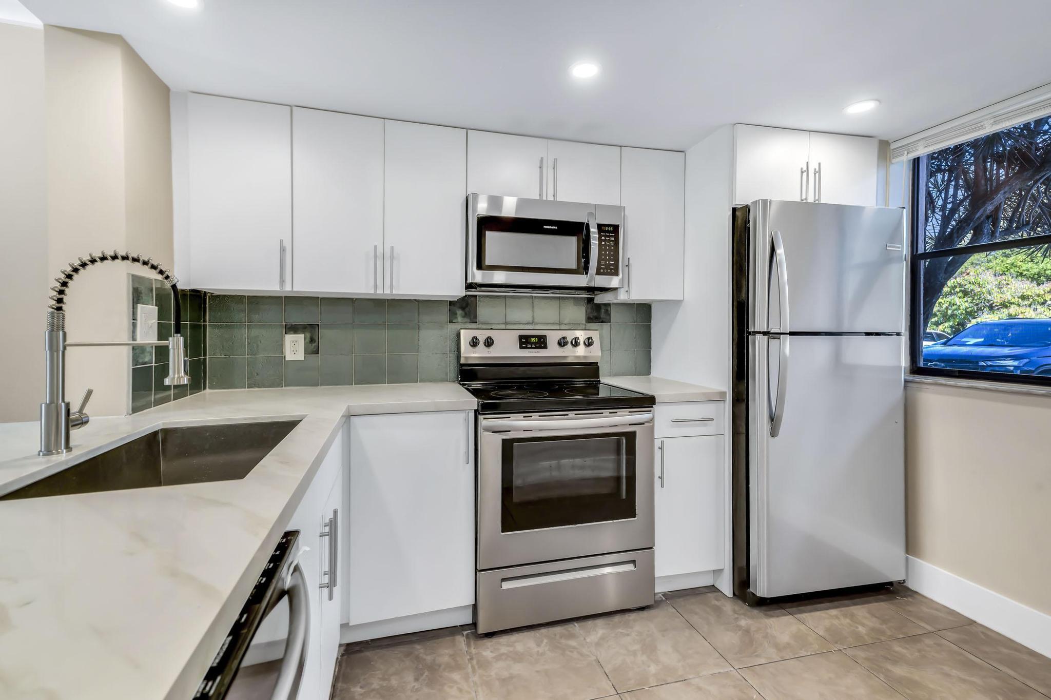 VILLAS AT LAKEVIEW CONDO - Residential Lease