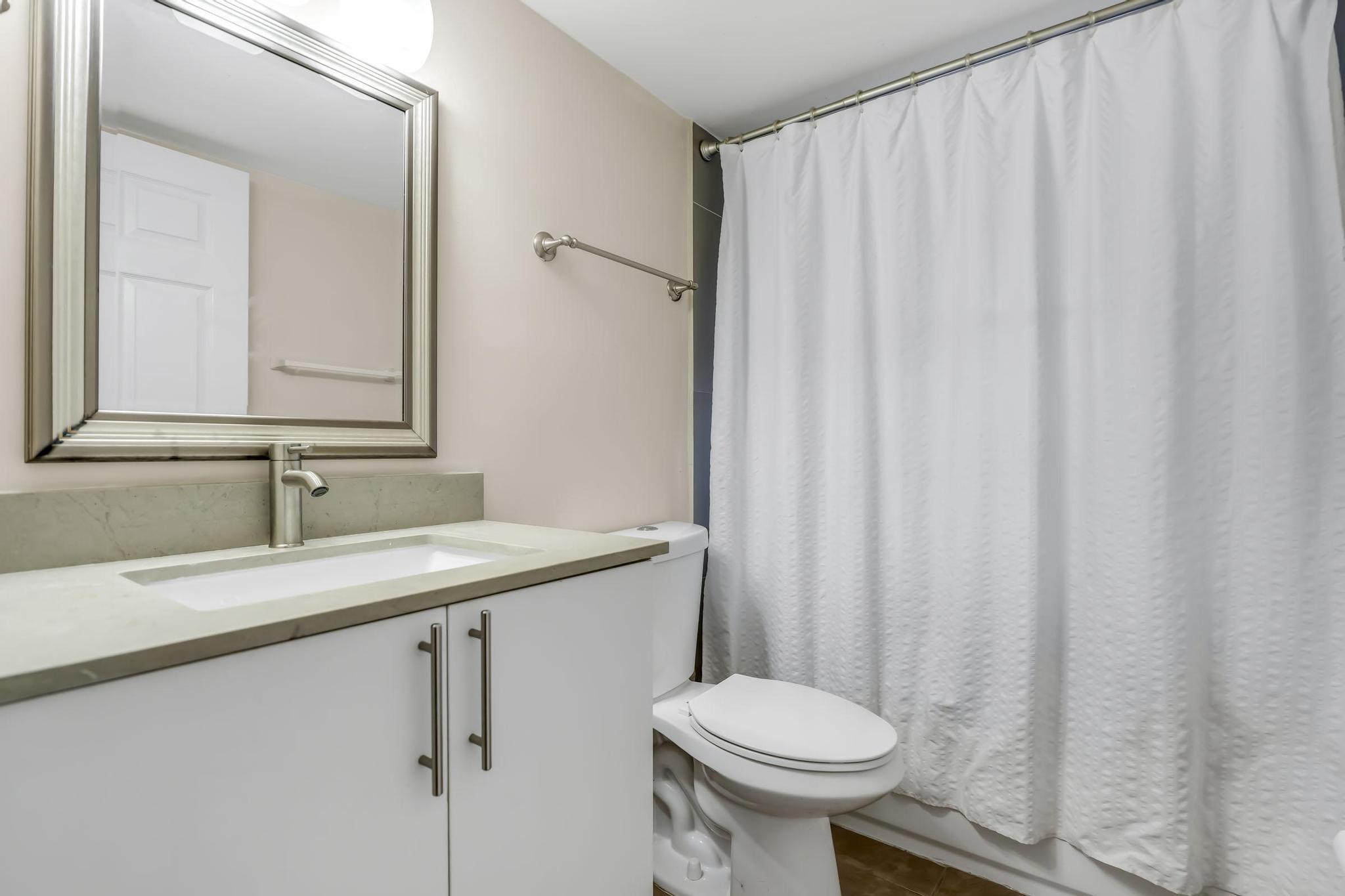 VILLAS AT LAKEVIEW CONDO - Residential Lease