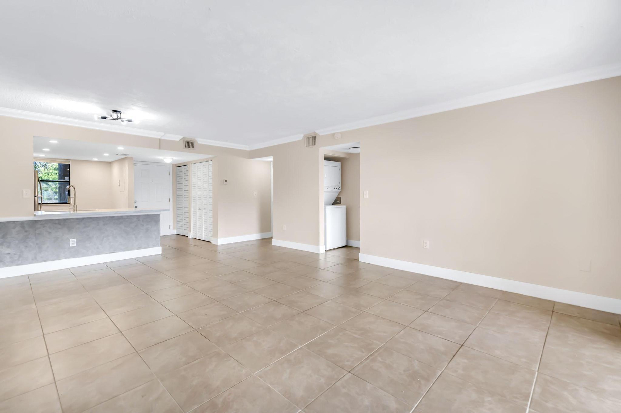 VILLAS AT LAKEVIEW CONDO - Residential Lease