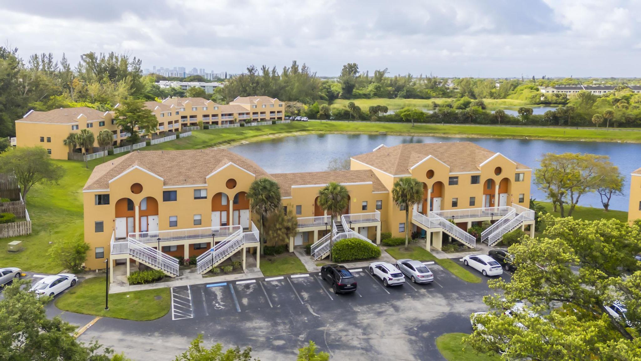 VILLAS AT LAKEVIEW CONDO - Residential Lease