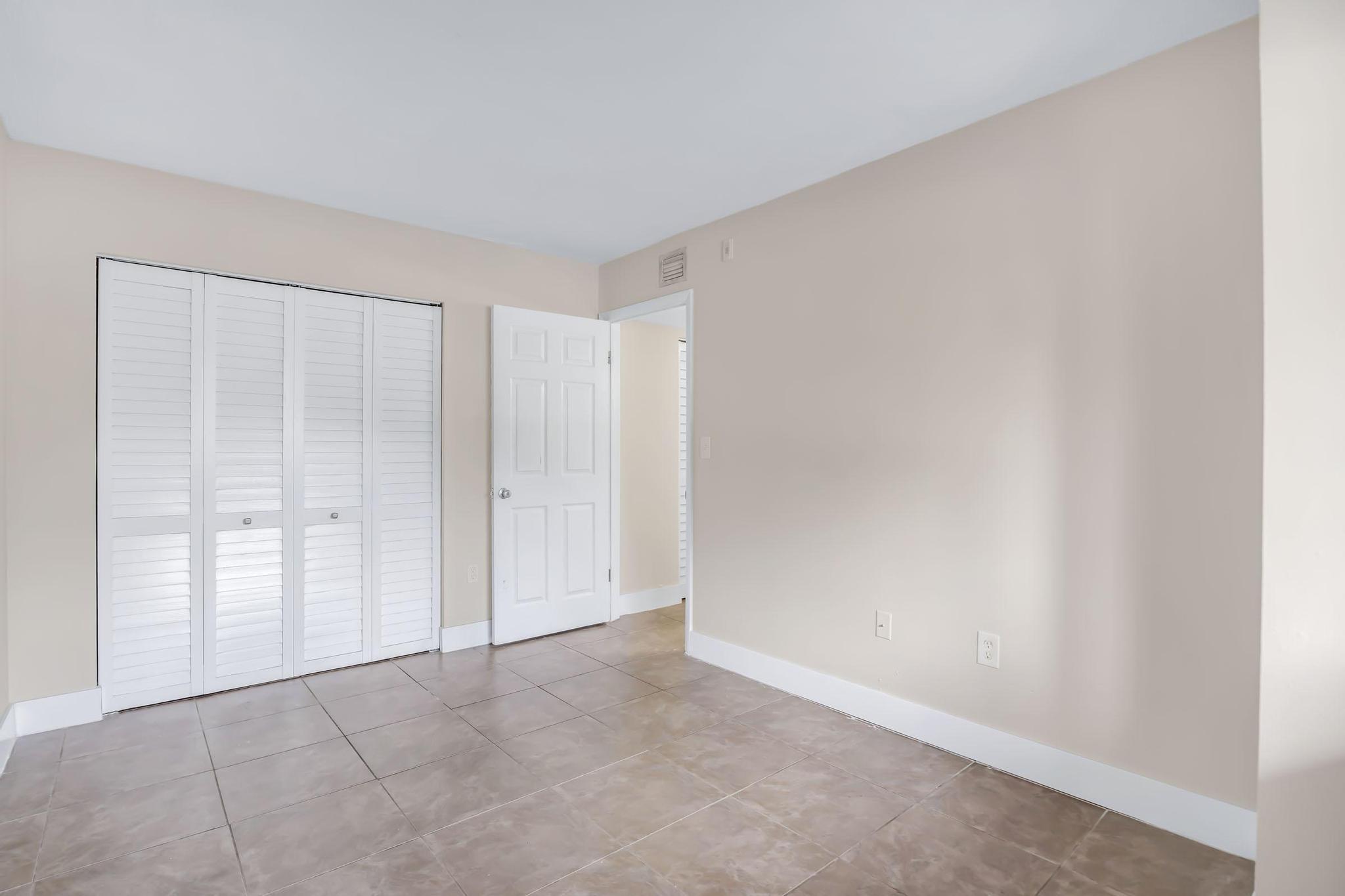 VILLAS AT LAKEVIEW CONDO - Residential Lease