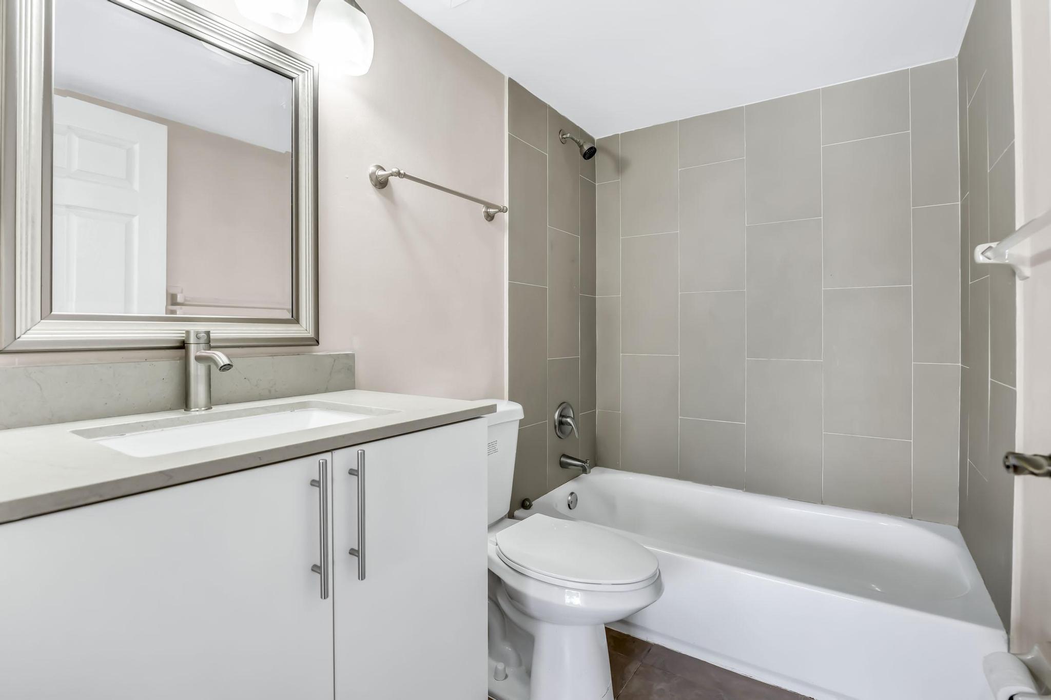 VILLAS AT LAKEVIEW CONDO - Residential Lease