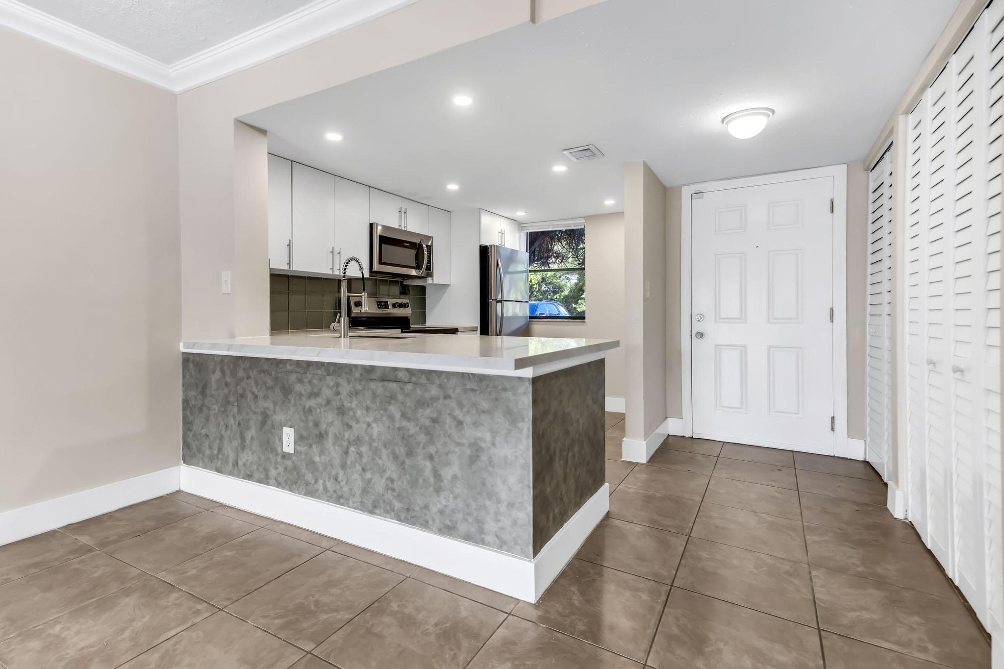 VILLAS AT LAKEVIEW CONDO - Residential Lease