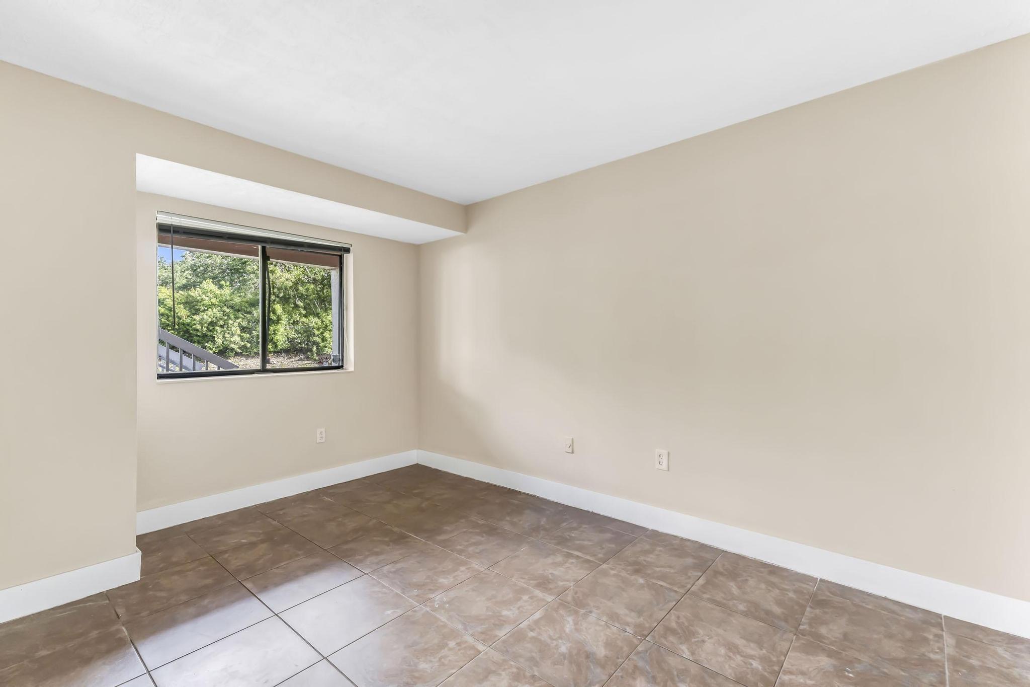 VILLAS AT LAKEVIEW CONDO - Residential Lease