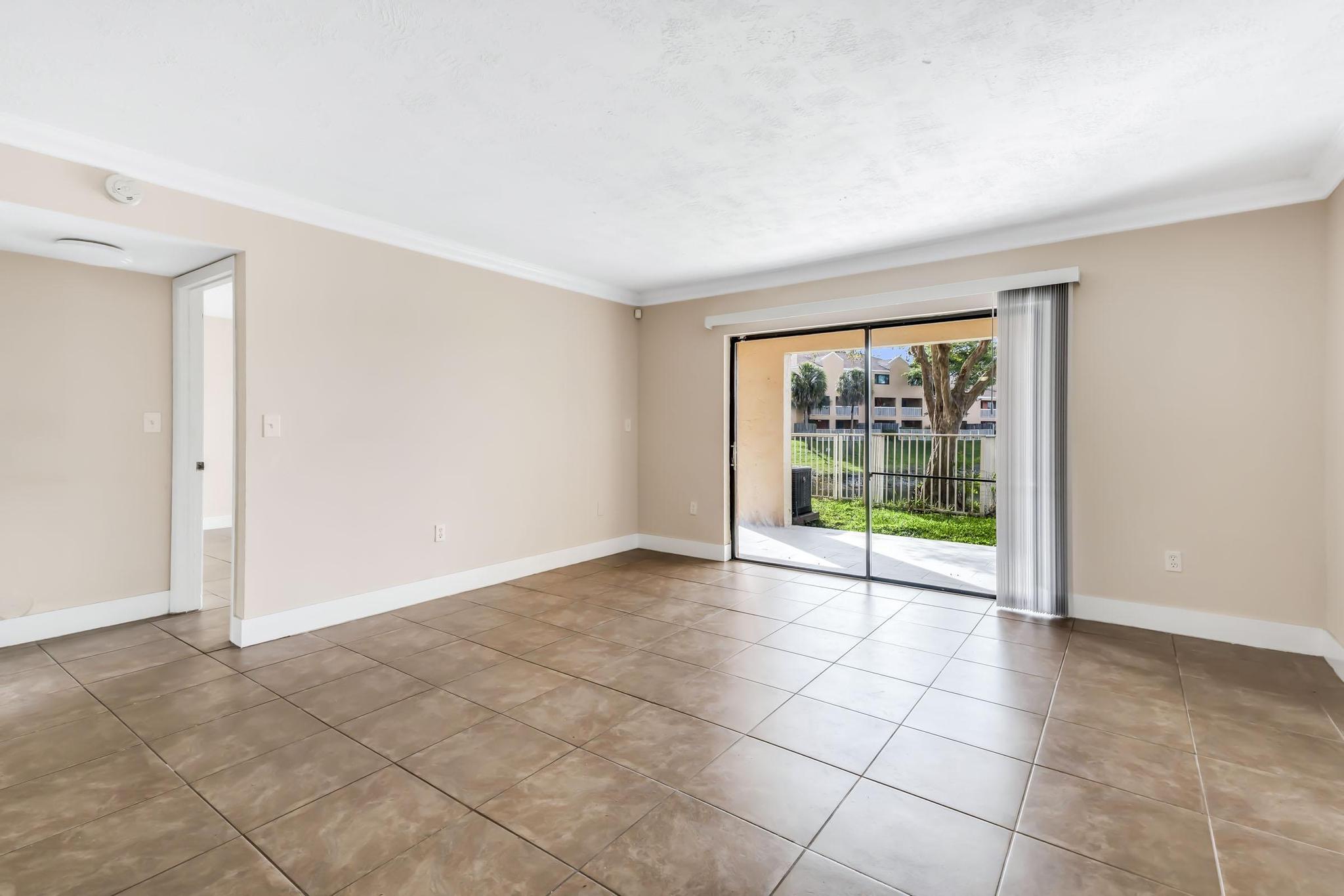 VILLAS AT LAKEVIEW CONDO - Residential Lease