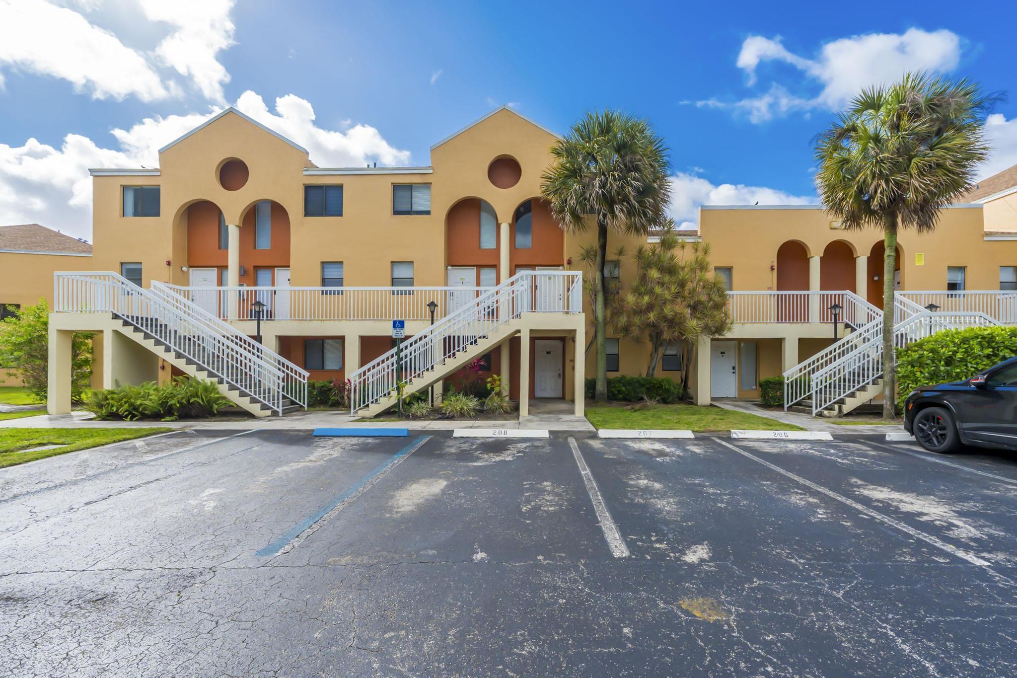 VILLAS AT LAKEVIEW CONDO - Residential Lease