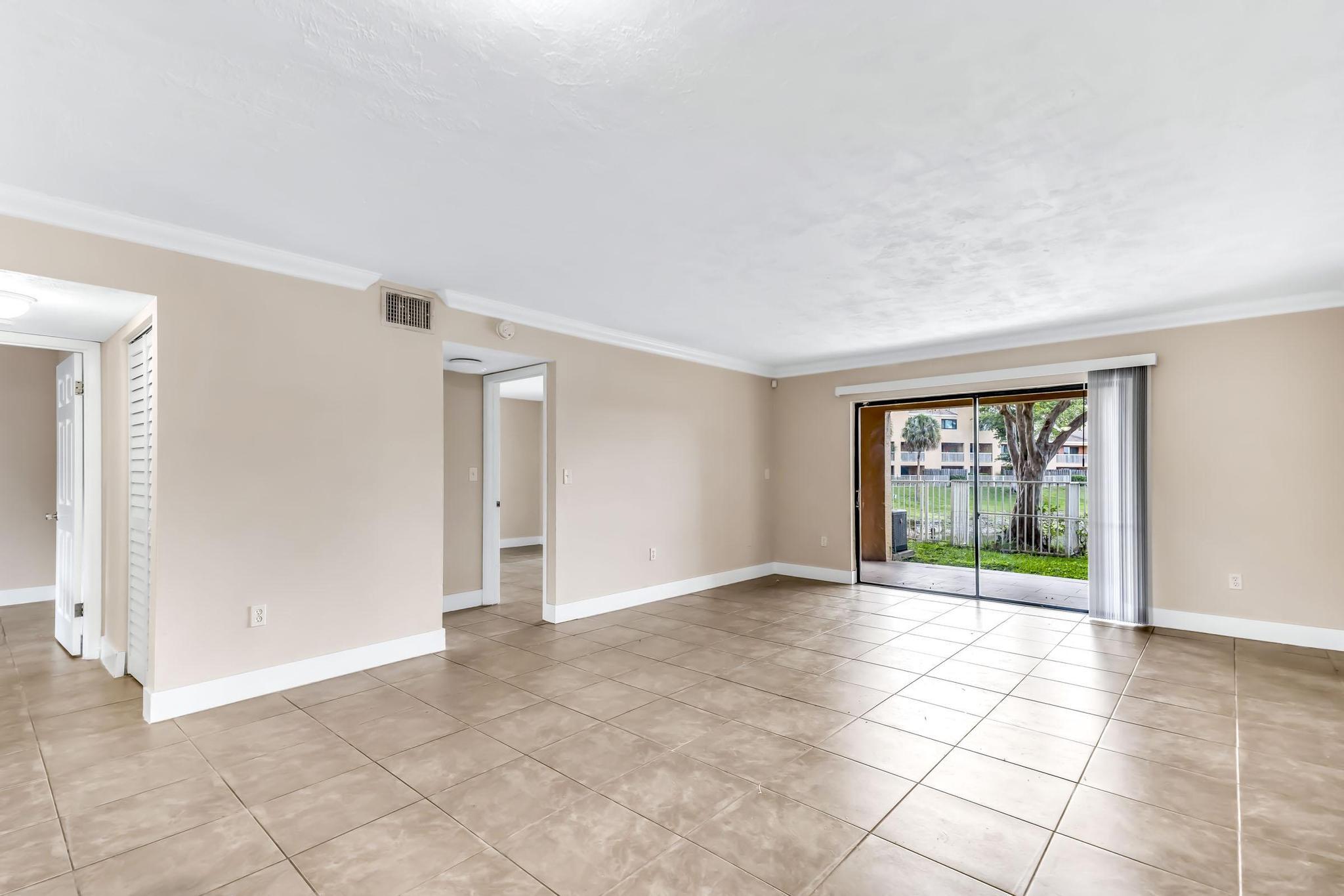 VILLAS AT LAKEVIEW CONDO - Residential Lease