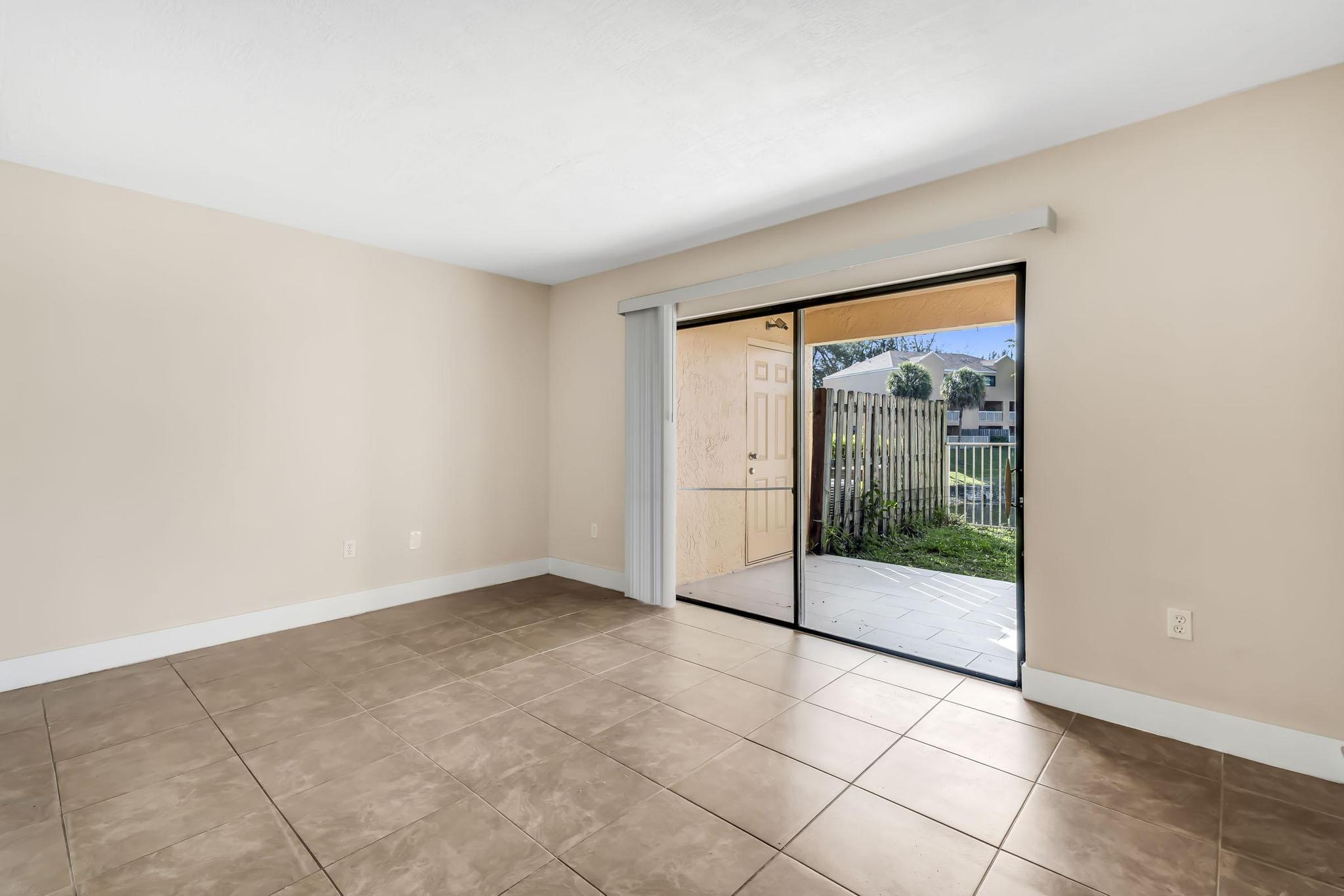 VILLAS AT LAKEVIEW CONDO - Residential Lease