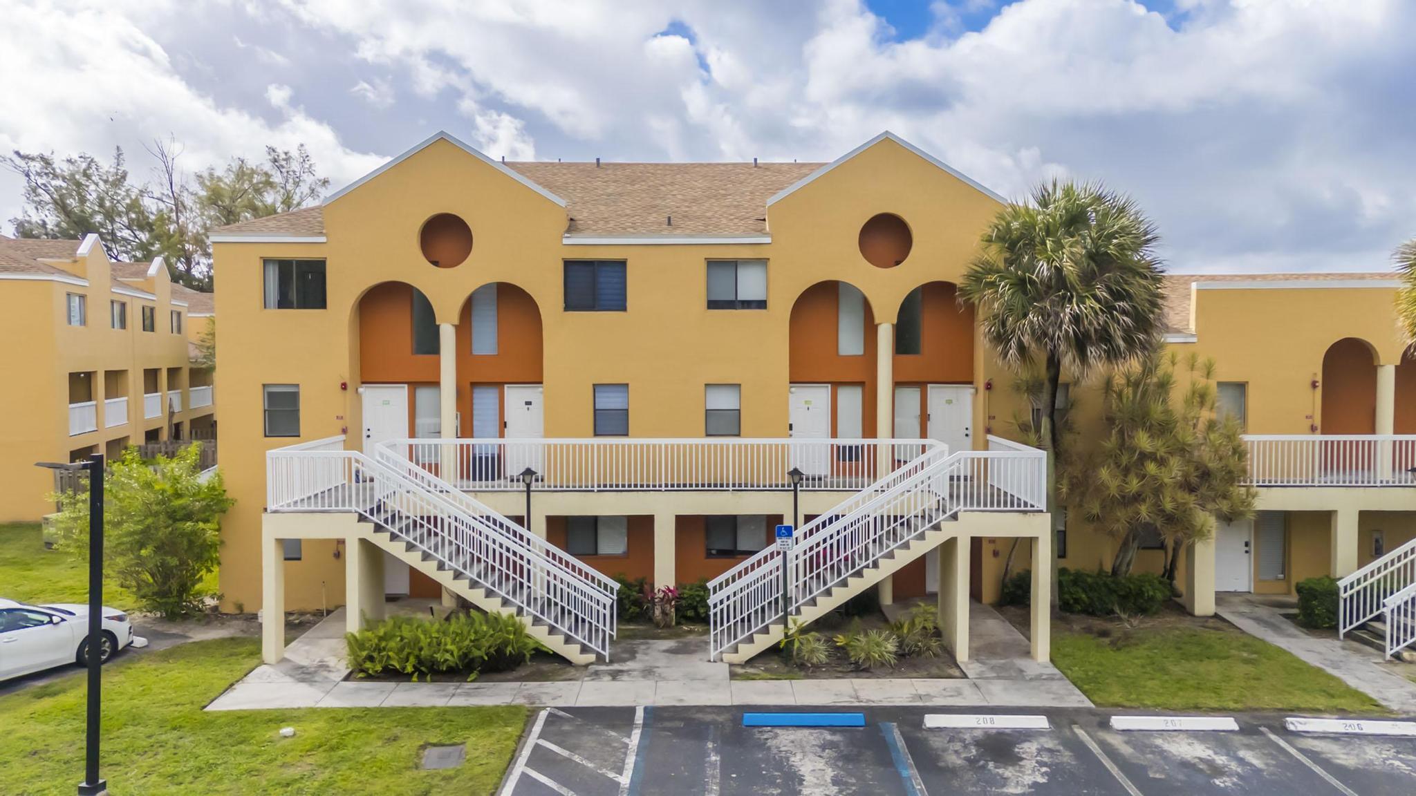VILLAS AT LAKEVIEW CONDO - Residential Lease