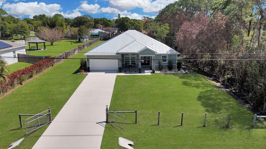 Photo of 5116 Silver Oak Drive, Fort Pierce, FL 34982 (MLS # B26003307)