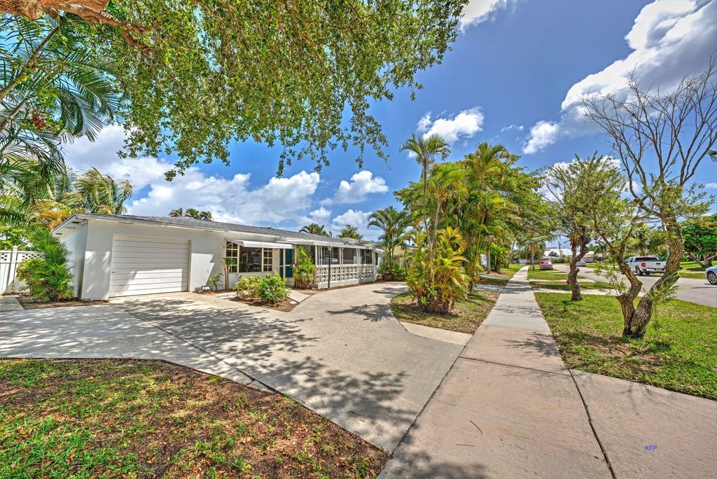 Photo of 417 Gulf Road, North Palm Beach, FL 33408 (MLS # R10794505)