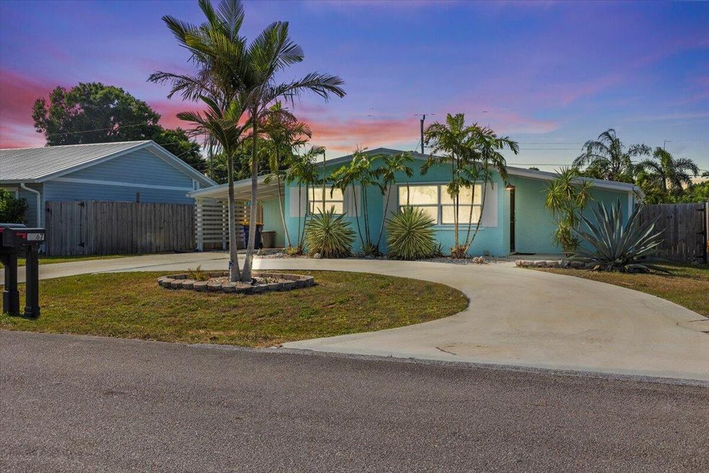 Photo of 2267 SE Monroe Street, Stuart, FL 34997 (MLS # R11084259)