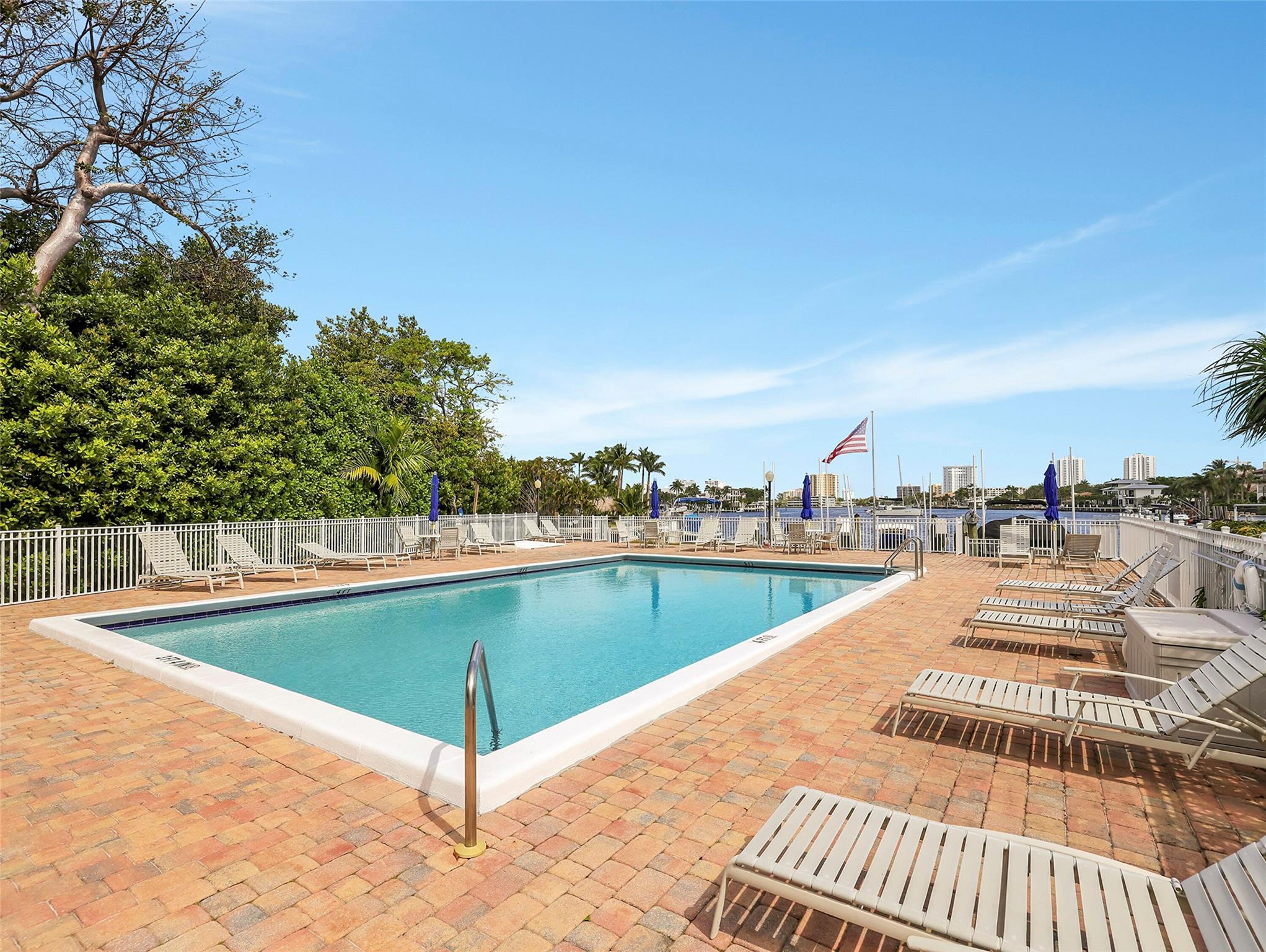 BAY YACHT CLUB - Residential