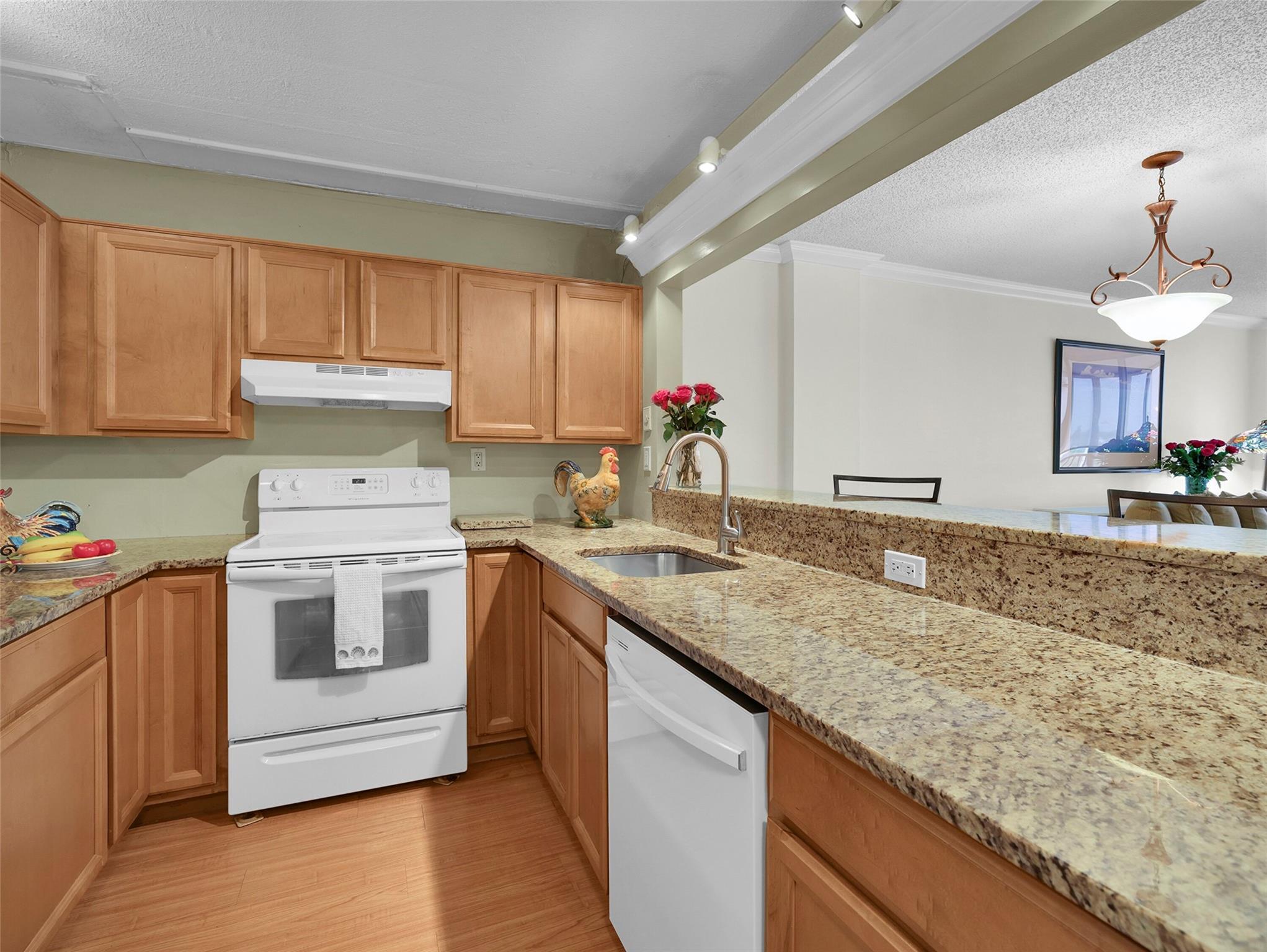 BAY YACHT CLUB - Residential