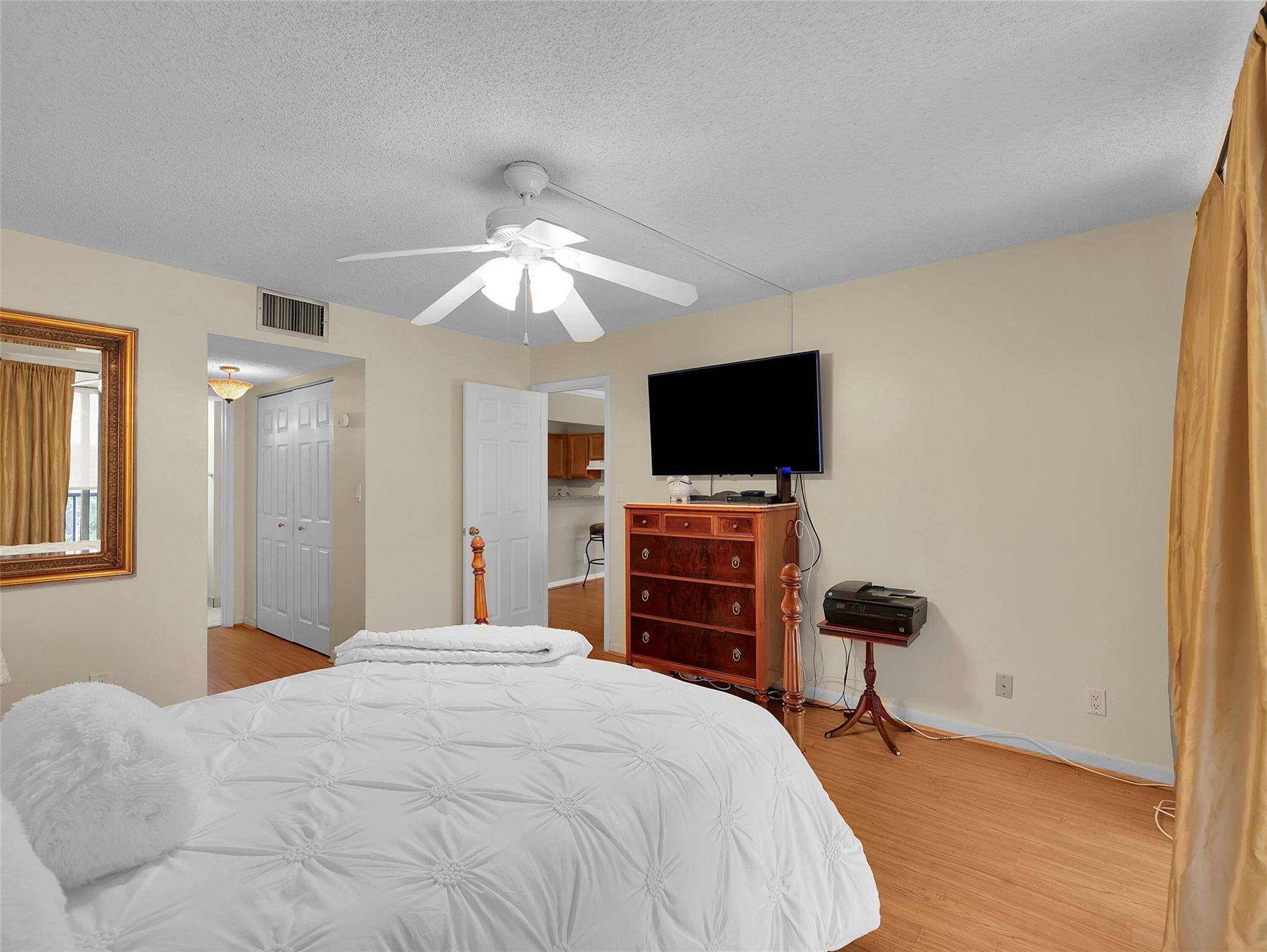 BAY YACHT CLUB - Residential