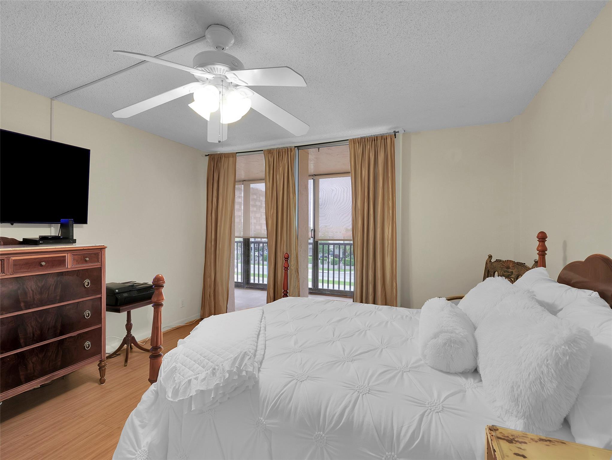 BAY YACHT CLUB - Residential