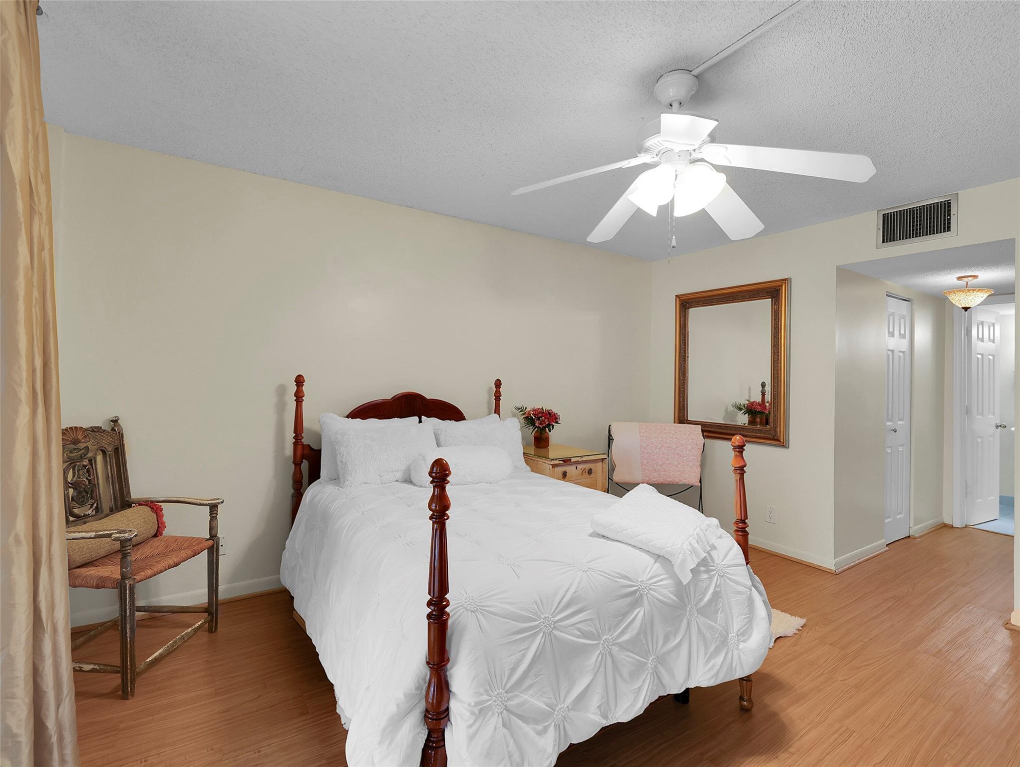 BAY YACHT CLUB - Residential