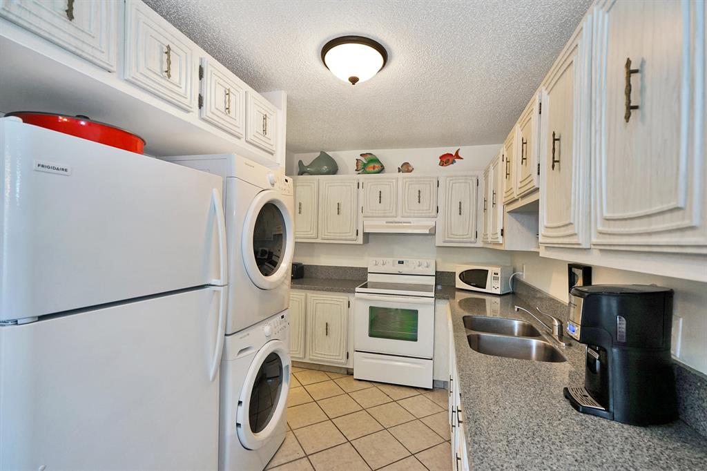 BOCA LAKES CONDO - Residential