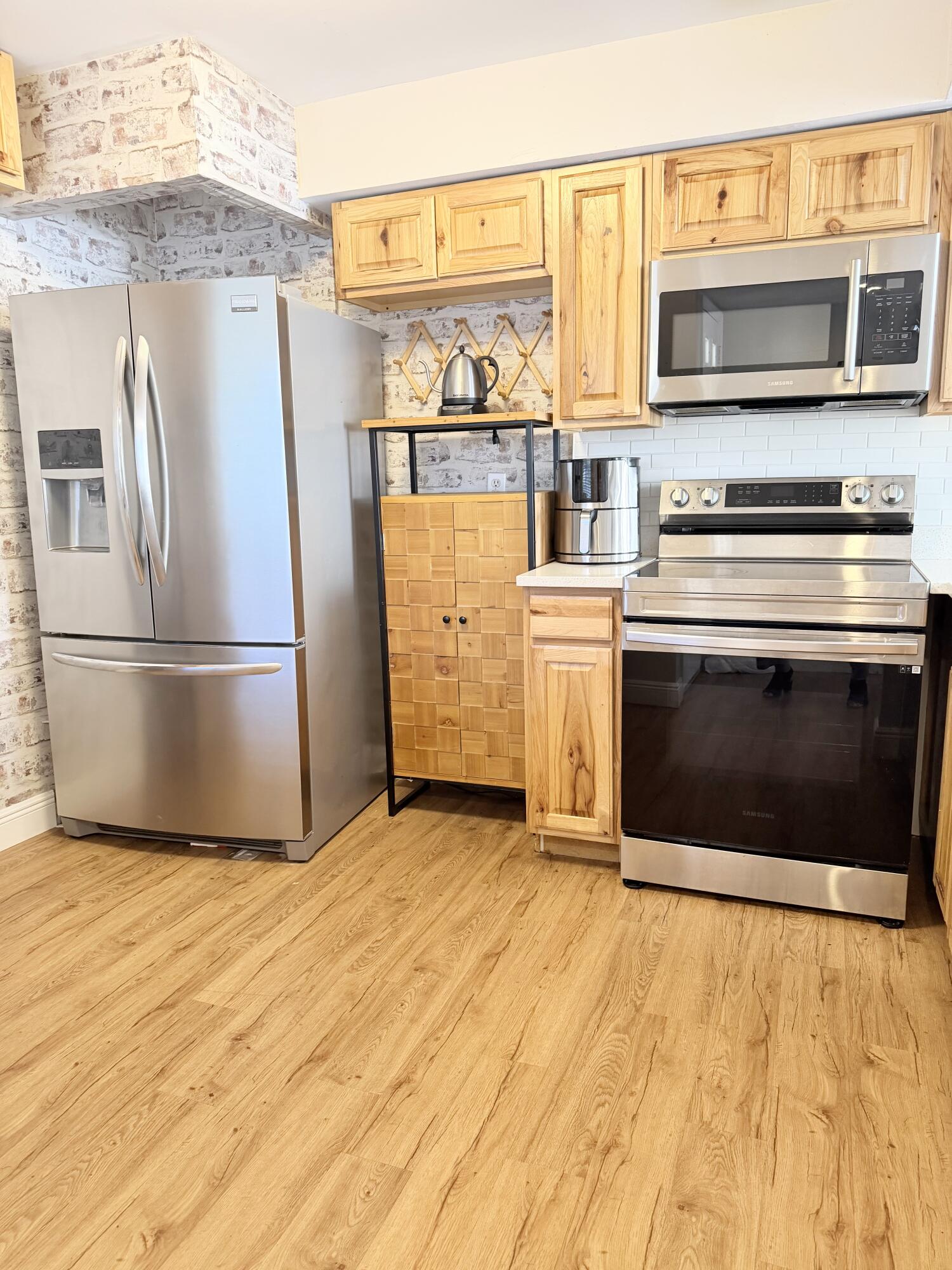 STERLING VILLAGES OF PALM BEACH LAKES CONDO - Residential Lease