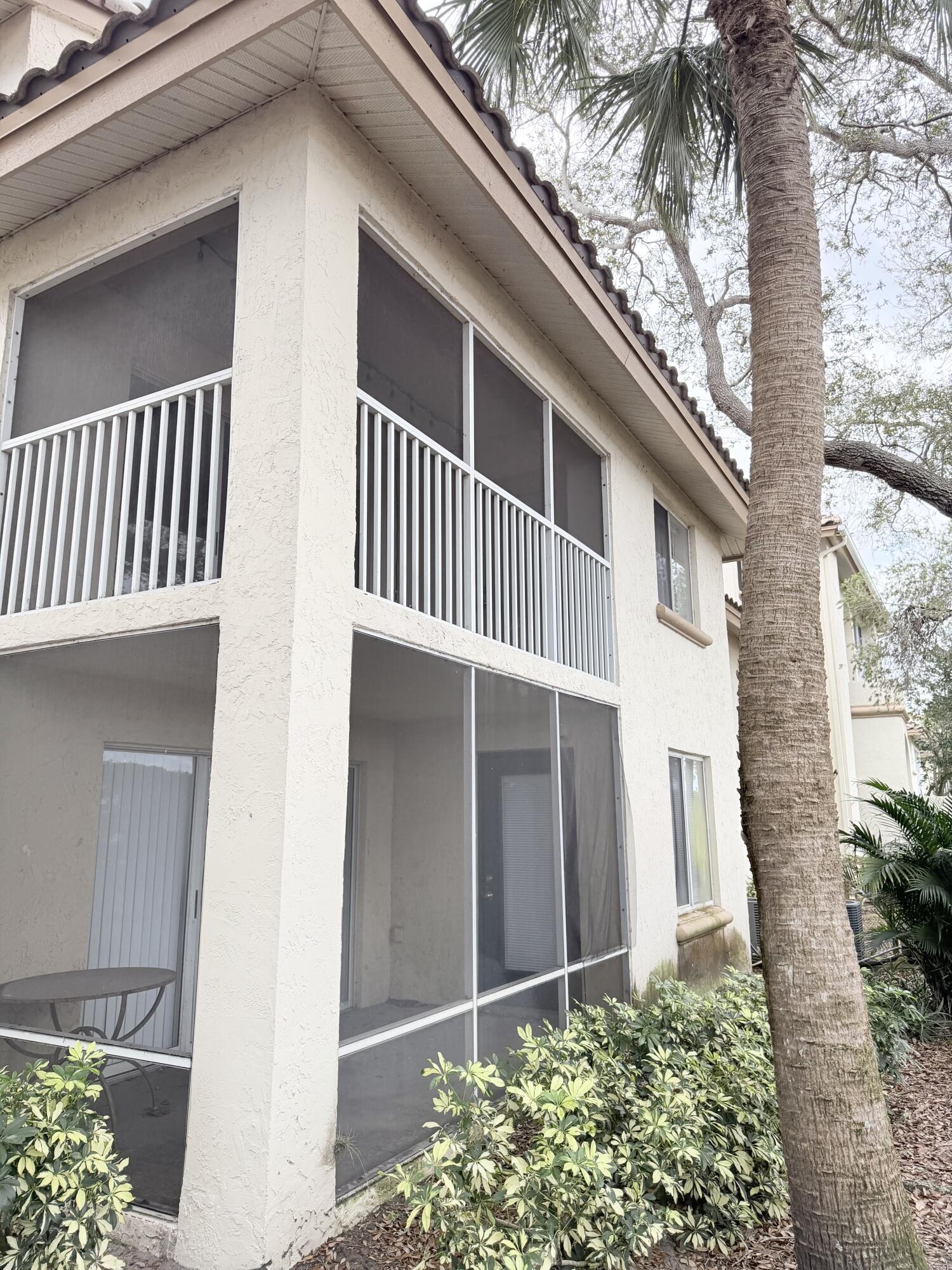 STERLING VILLAGES OF PALM BEACH LAKES CONDO - Residential Lease