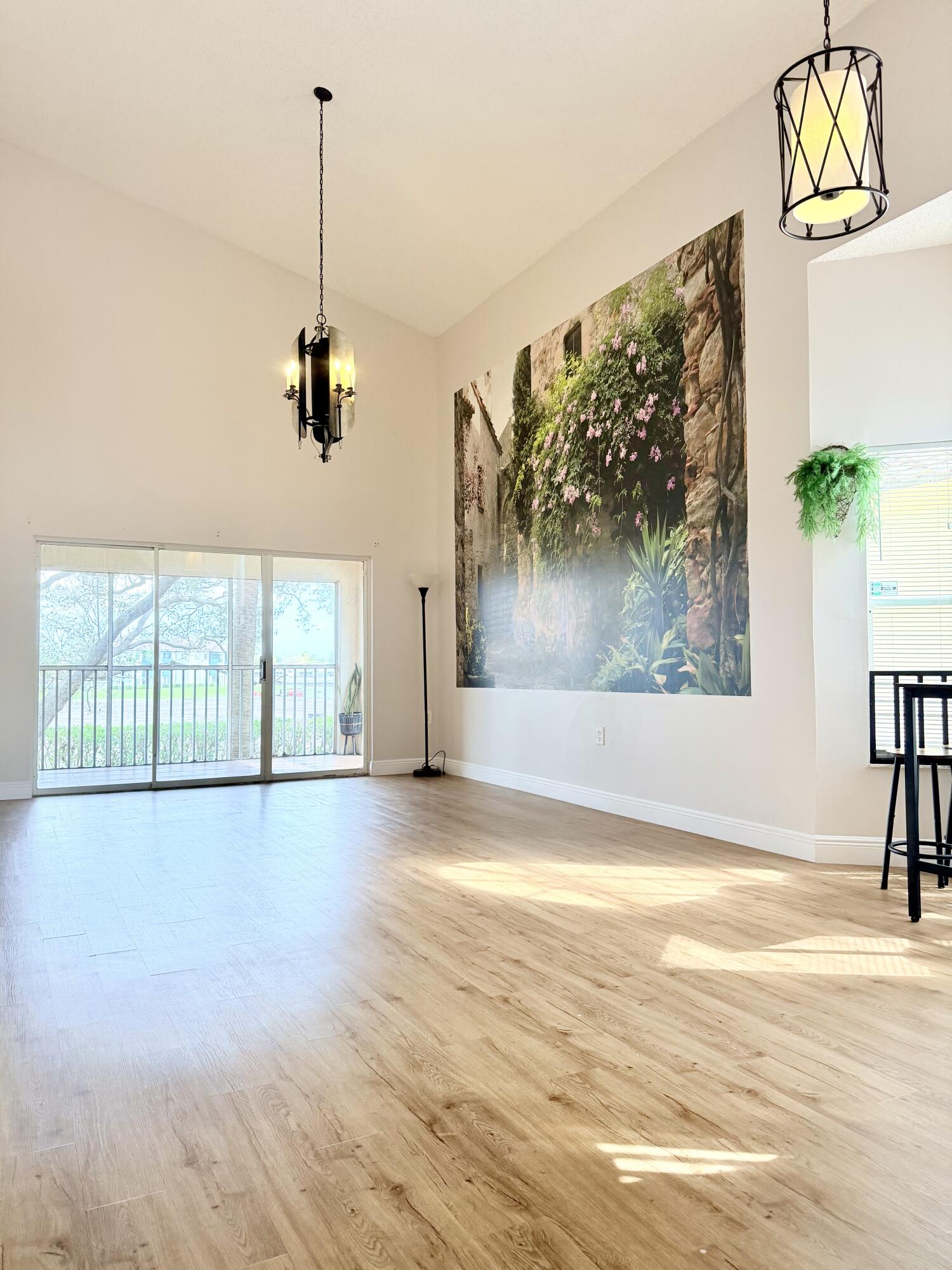 STERLING VILLAGES OF PALM BEACH LAKES CONDO - Residential Lease