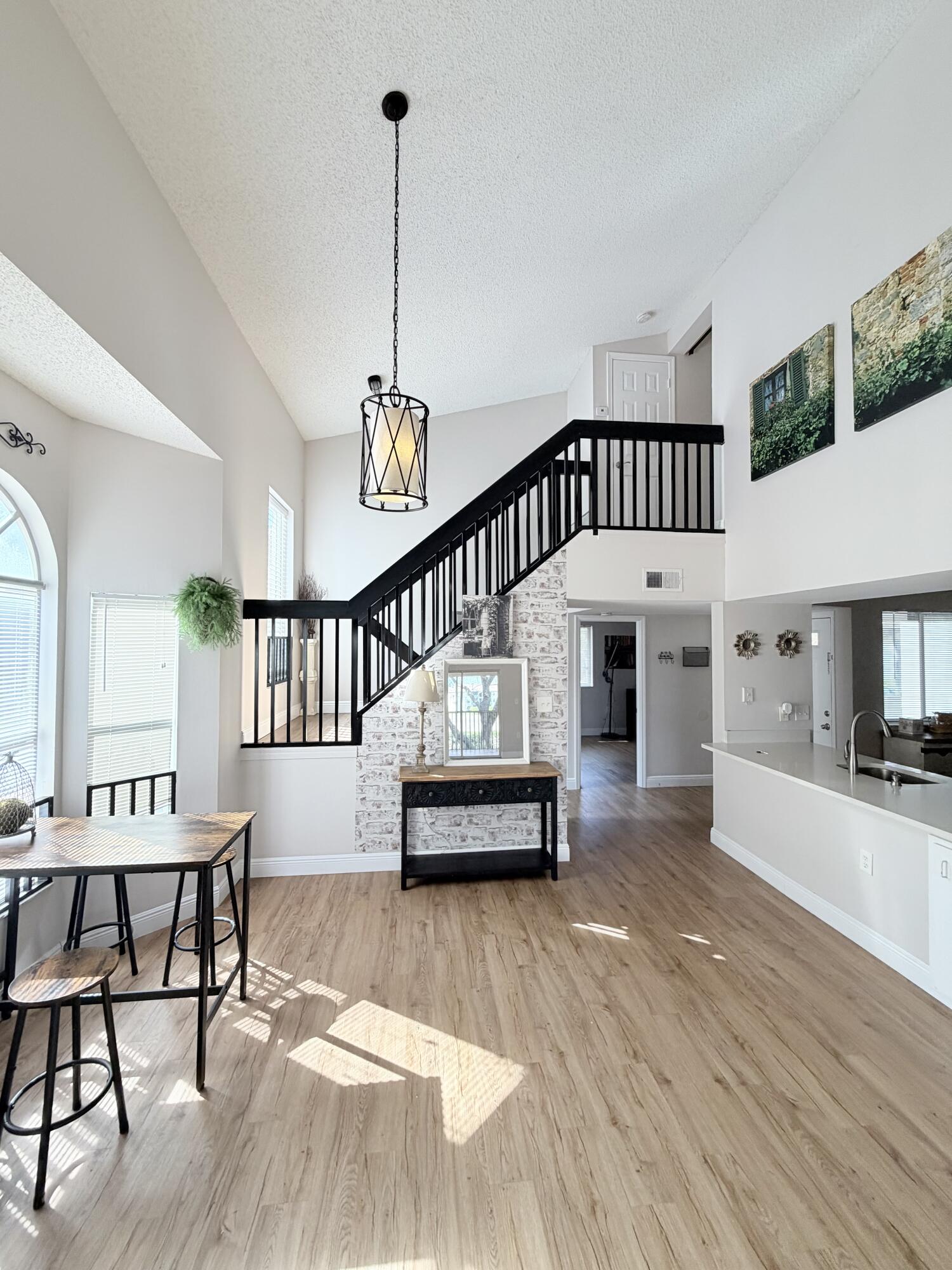 STERLING VILLAGES OF PALM BEACH LAKES CONDO - Residential Lease