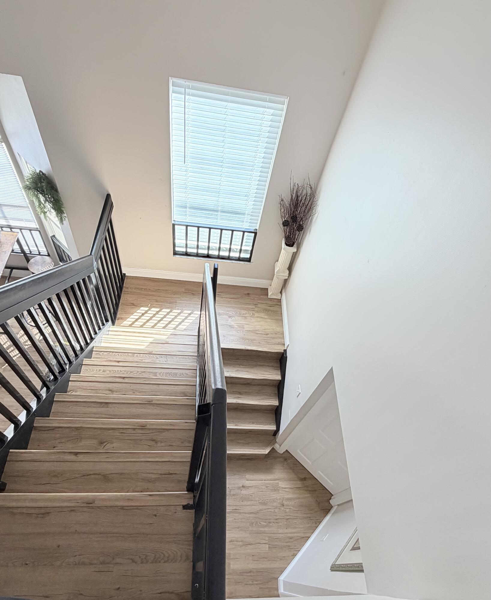 STERLING VILLAGES OF PALM BEACH LAKES CONDO - Residential Lease