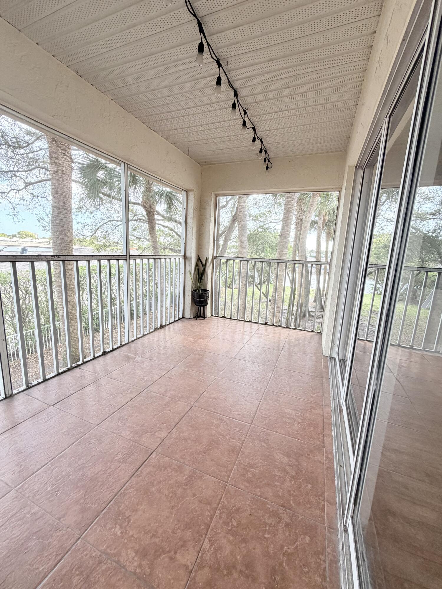 STERLING VILLAGES OF PALM BEACH LAKES CONDO - Residential Lease