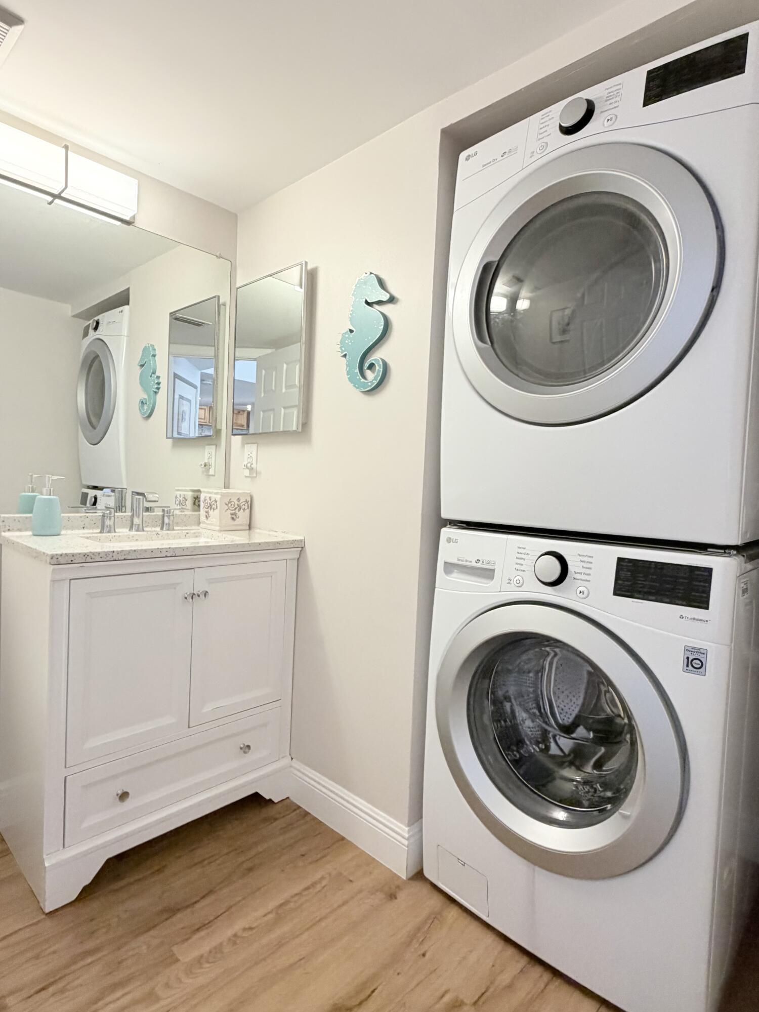 STERLING VILLAGES OF PALM BEACH LAKES CONDO - Residential Lease