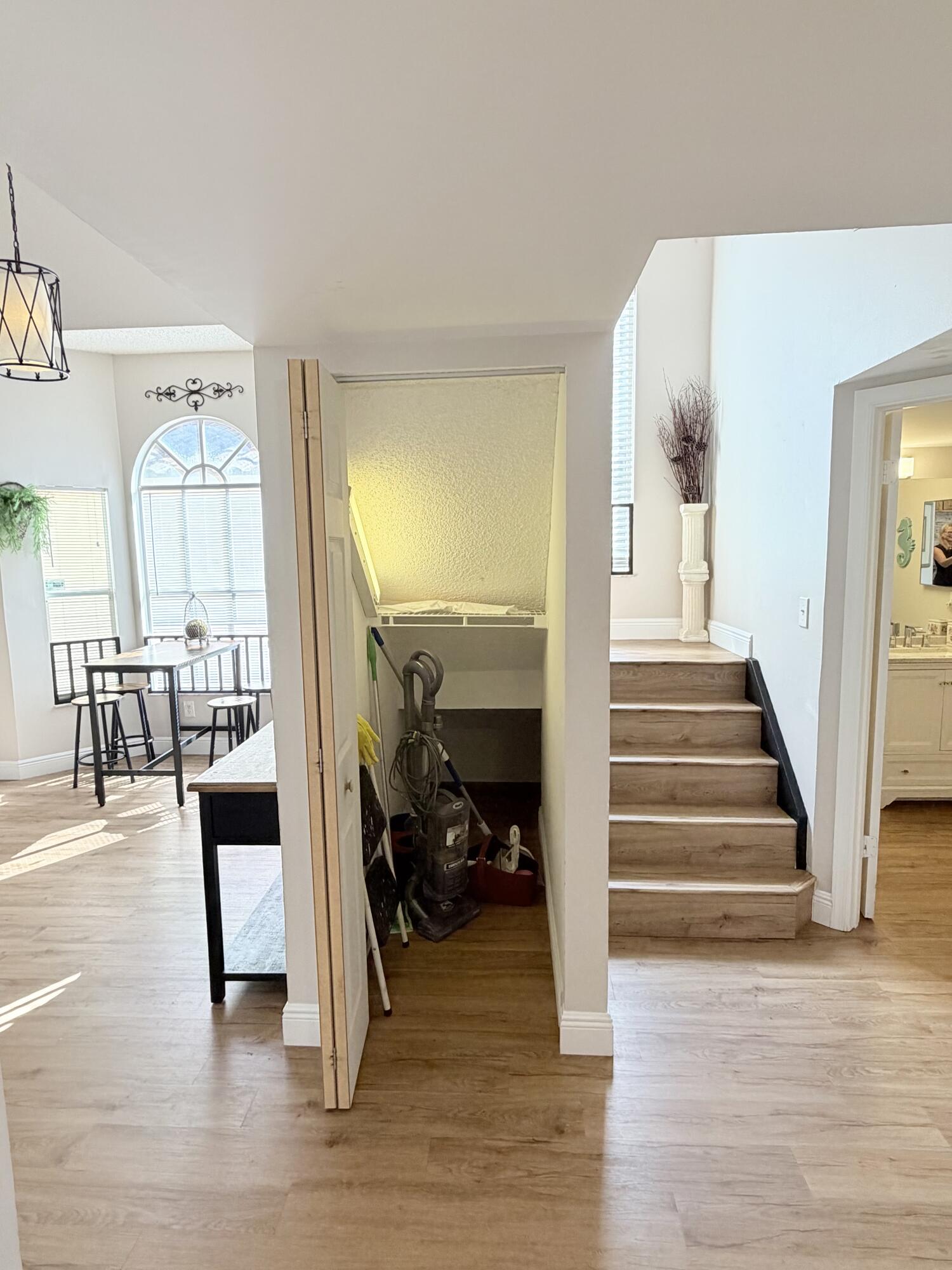 STERLING VILLAGES OF PALM BEACH LAKES CONDO - Residential Lease