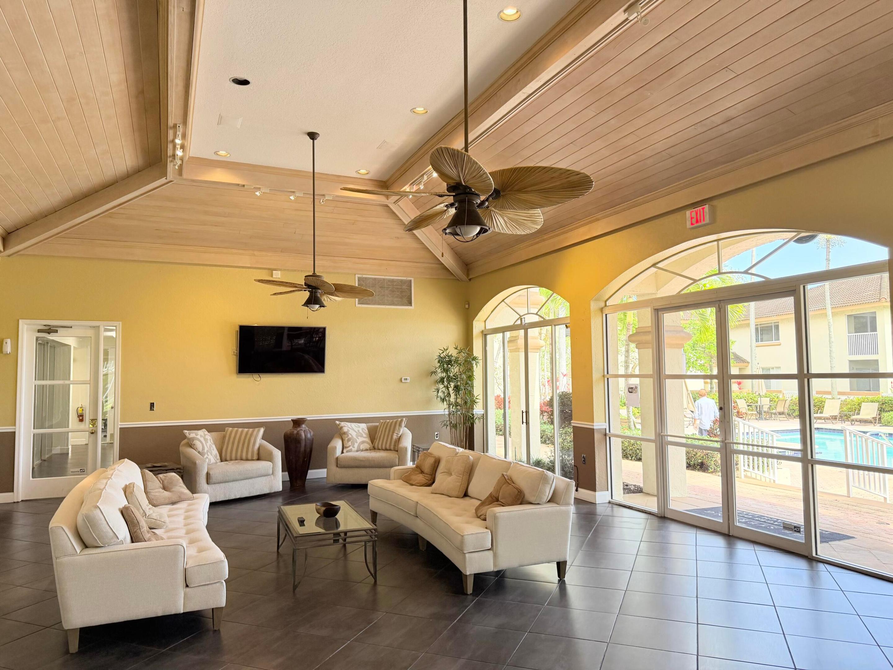 STERLING VILLAGES OF PALM BEACH LAKES CONDO - Residential Lease