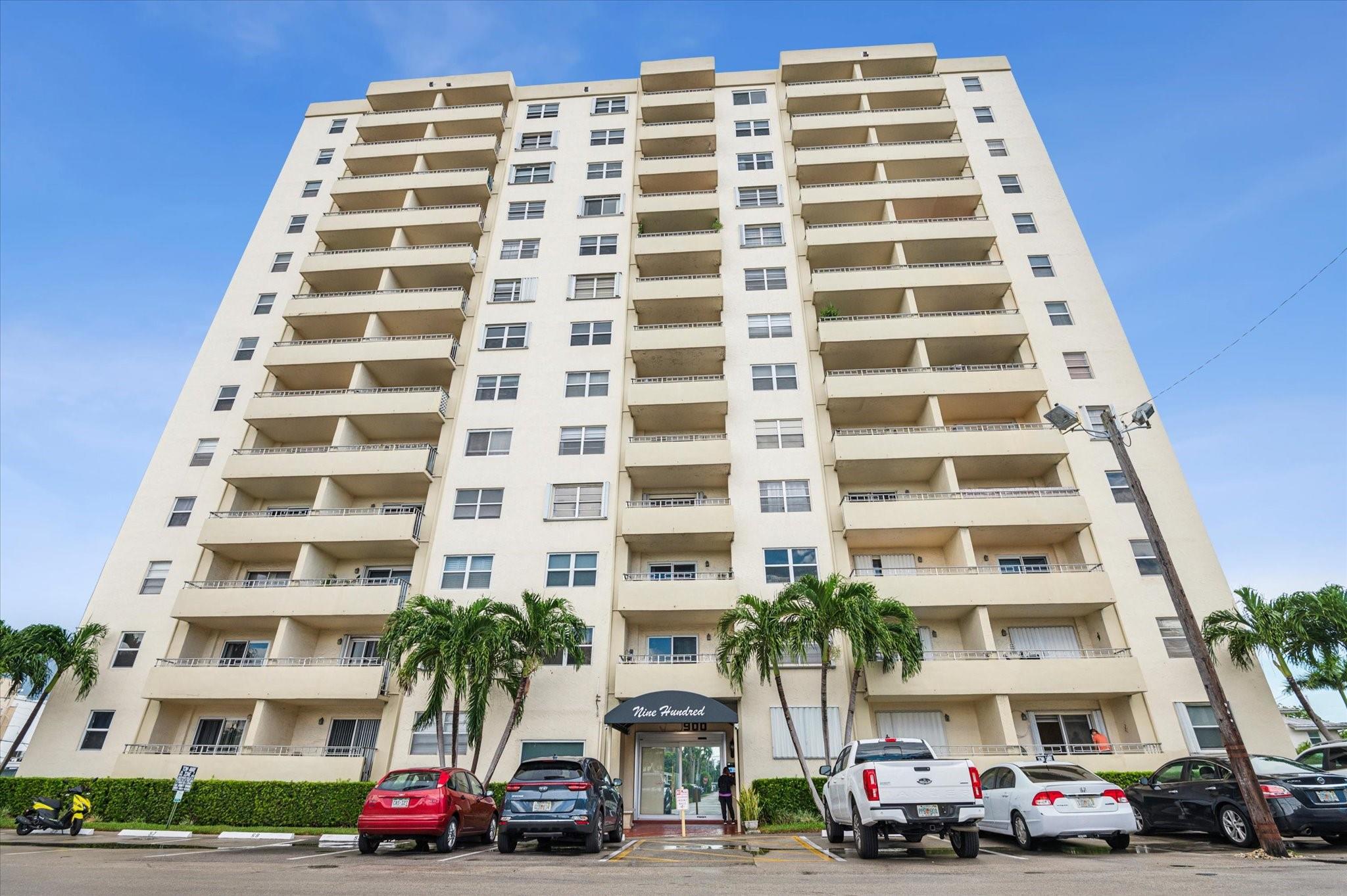 Popular Victoria Park neighborhood. Freshly painted 2/1 with balcony over the pool. New appliances, a/c three years old, new wood-like floors. Secure building has party room with kitchen, commercial laundry room, pool, very friendly community. Close to restaurants, shops, movie theater, Galleria, beach.