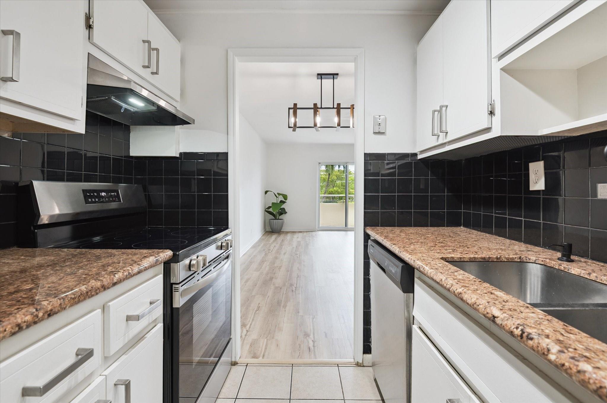 900 NE 18th Ave 208