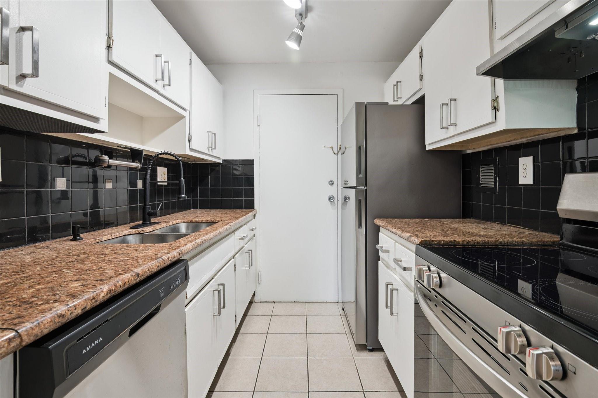 900 NE 18th Ave 208