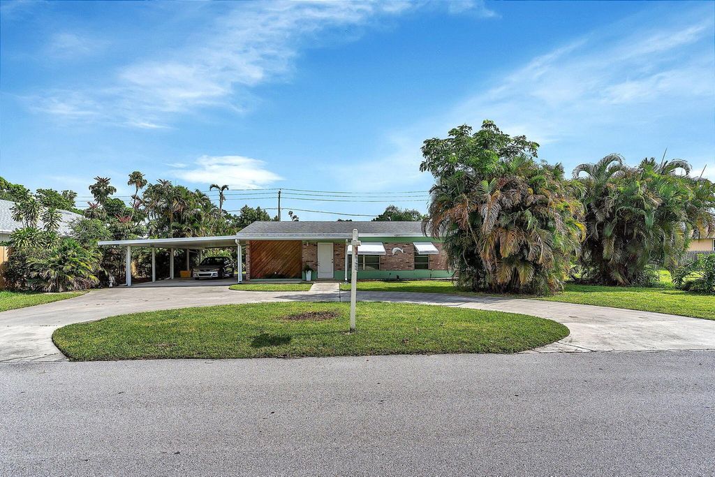 Photo of 4323 Vicliff Road, West Palm Beach, FL 33406 (MLS # R10904078)