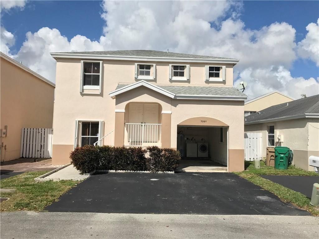 Photo of 7061 SW 41st Place, Davie, FL 33314 (MLS # F10534657)