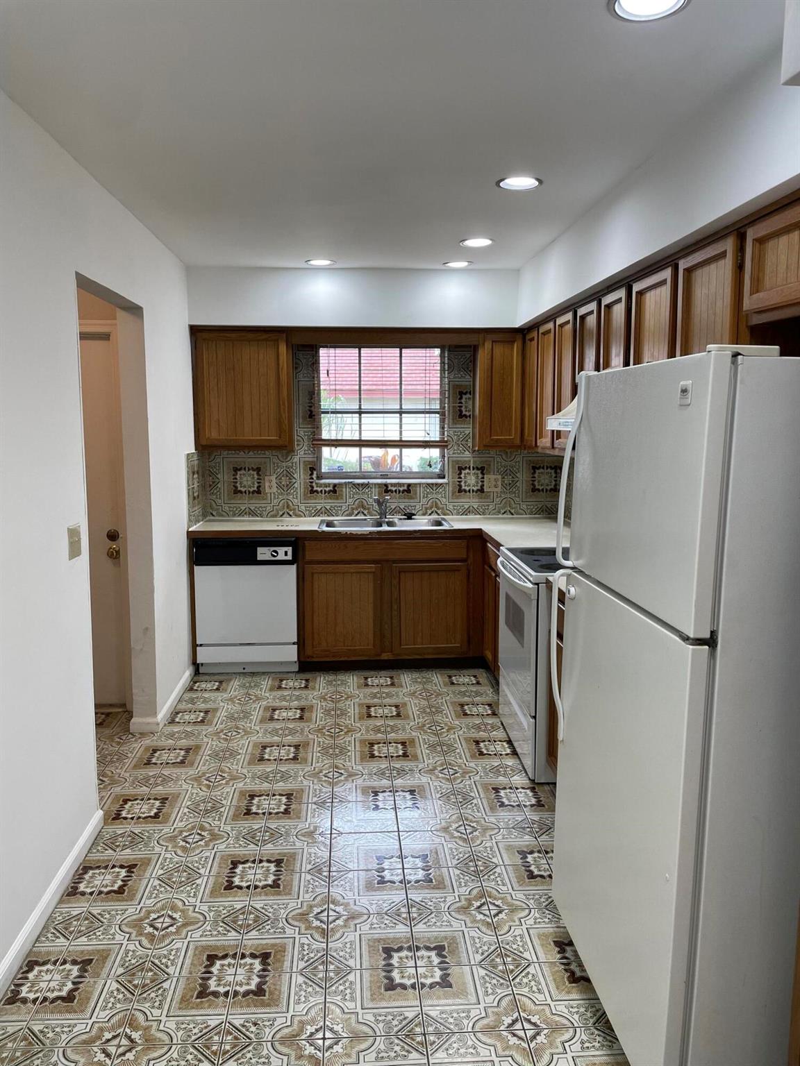 GOLFVIEW HARBOUR ESTATES - Residential Lease