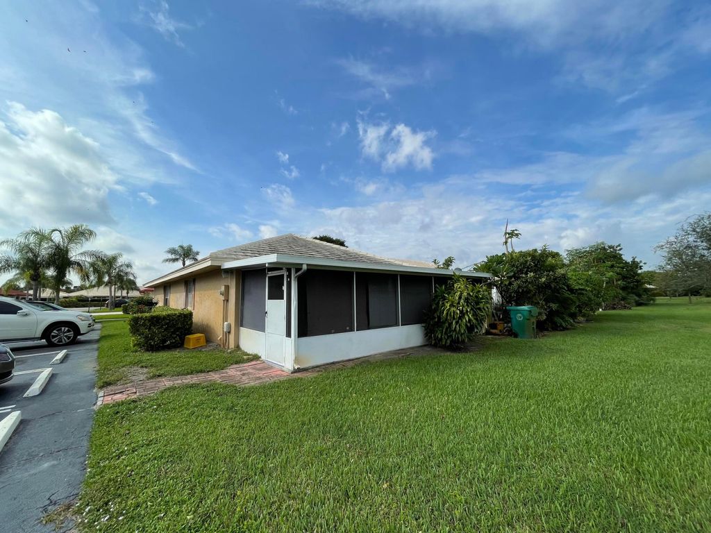 Photo of 1441 SW 26th Avenue #8e, Boynton Beach, FL 33426 (MLS # R11133395)