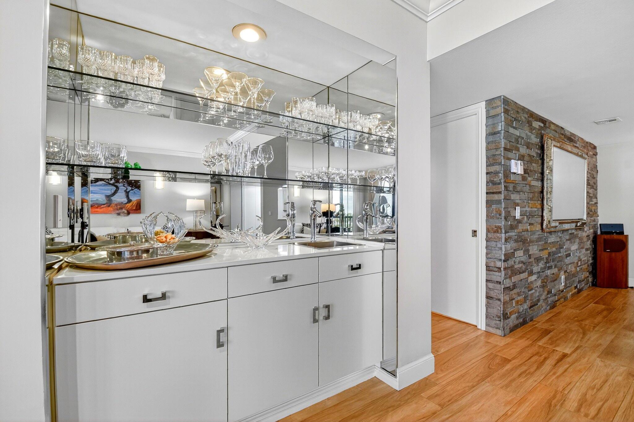 EMERAUDE CONDO - Residential