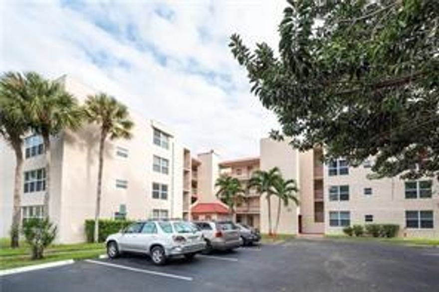 THE TENANT FINALLY MOVE OUT. THE PROPERTY IS VACANT AND READY TO MOVE IN. EVERYTHING IS IN A GOOD CONDITION NOW.
THIS IS AN EXCELLENT AND BEAUTIFUL UNIT LOCATED IN A DESIRABLE PINE ISLAD RIDGE AREA, CLOSE TO UNIVERSITIES AND EASY ACCESS TO THE MOST MAJOR HIGHWAYS. ENJOY THE SERENITY OF THE GREEN TRAILS, QUIET NEIGBORHOOD. THE REFRIGERATOR & AC ARE BRAND NEW
