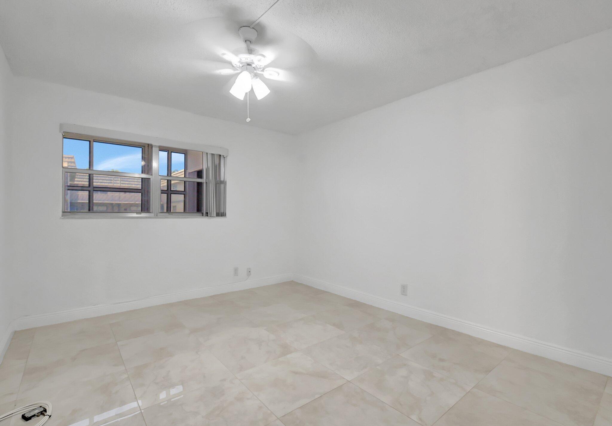 KINGS POINT BRITTANY COND - Residential