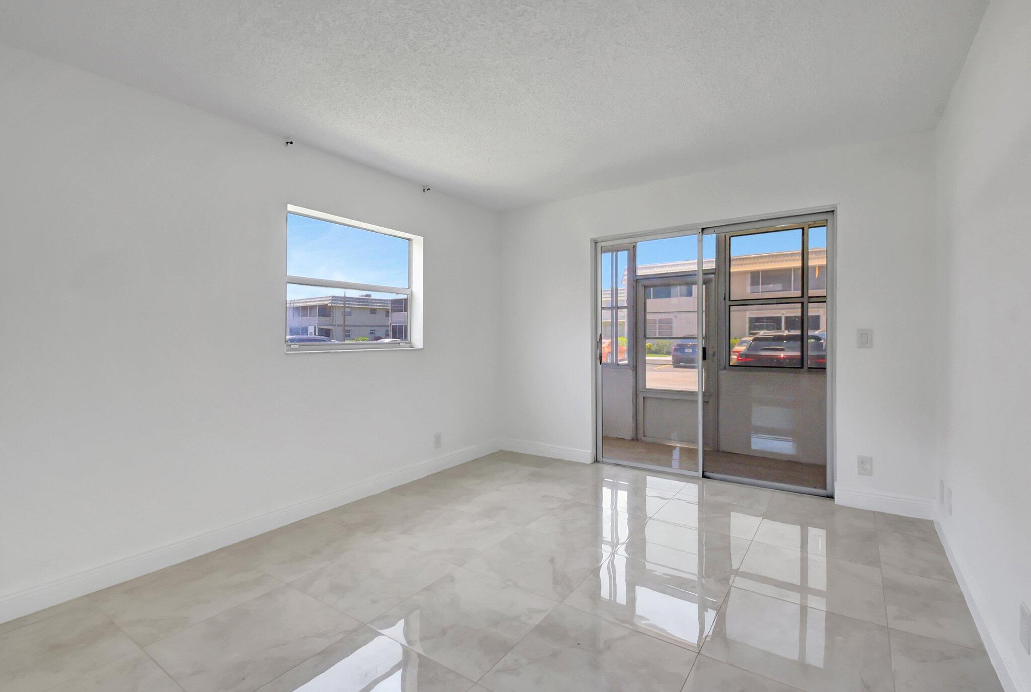 KINGS POINT BRITTANY COND - Residential