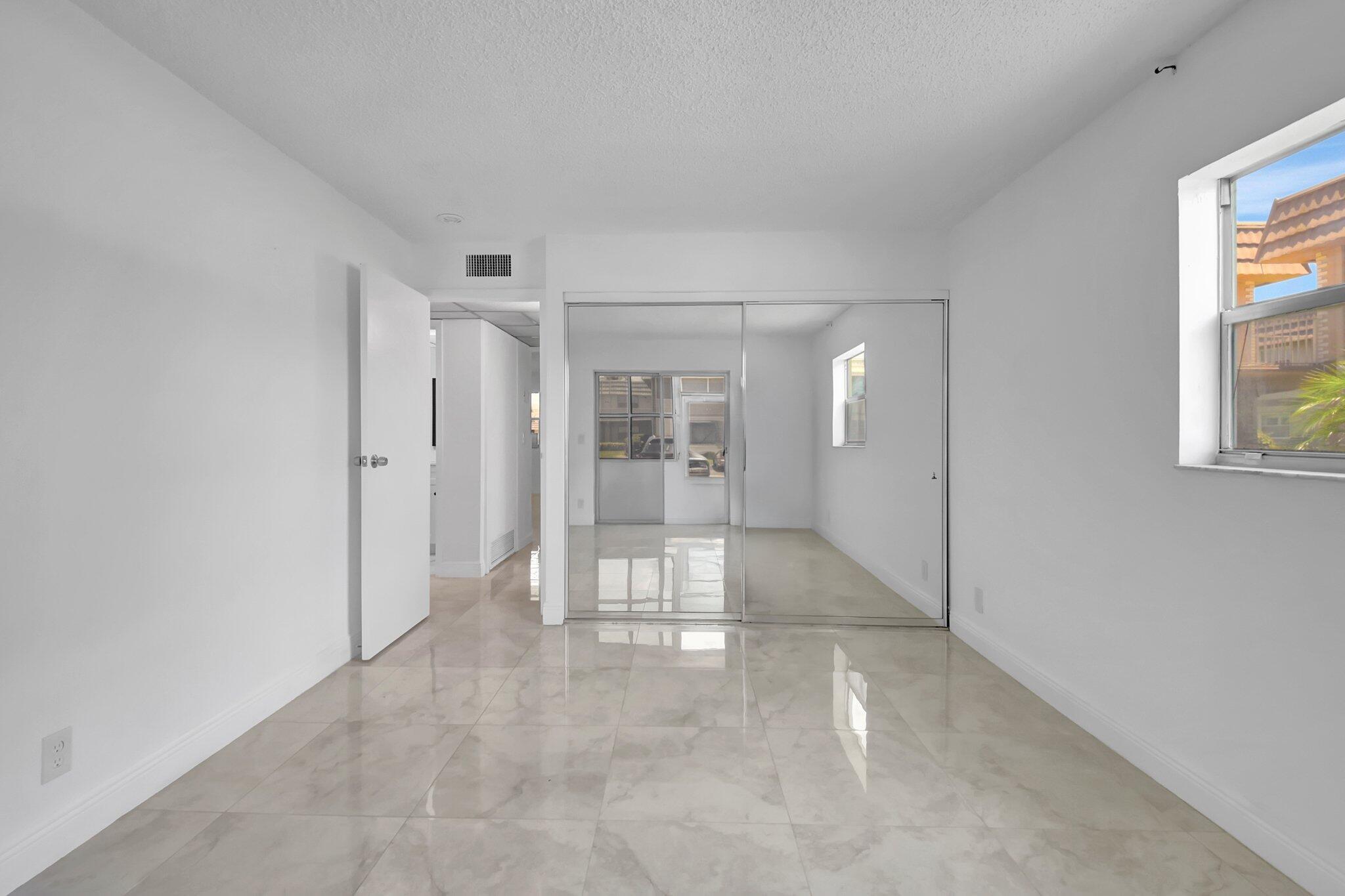 KINGS POINT BRITTANY COND - Residential