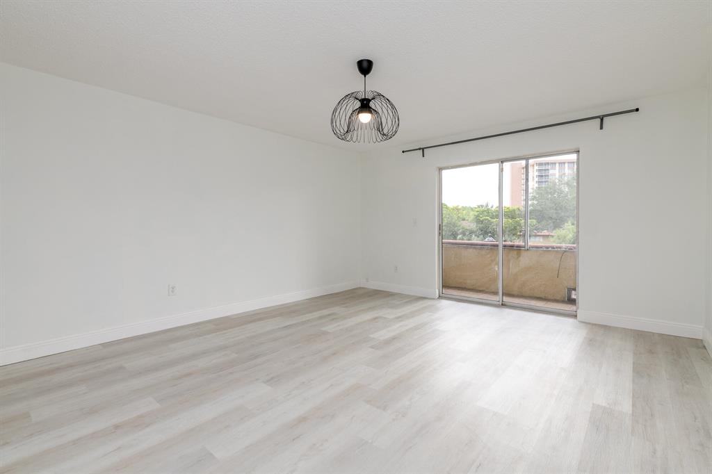 LA PLACIDA CONDO PH 1 - Residential