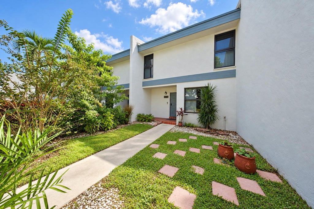 Photo of 9240 NW 14th Street, Pembroke Pines, FL 33024 (MLS # B26088166)